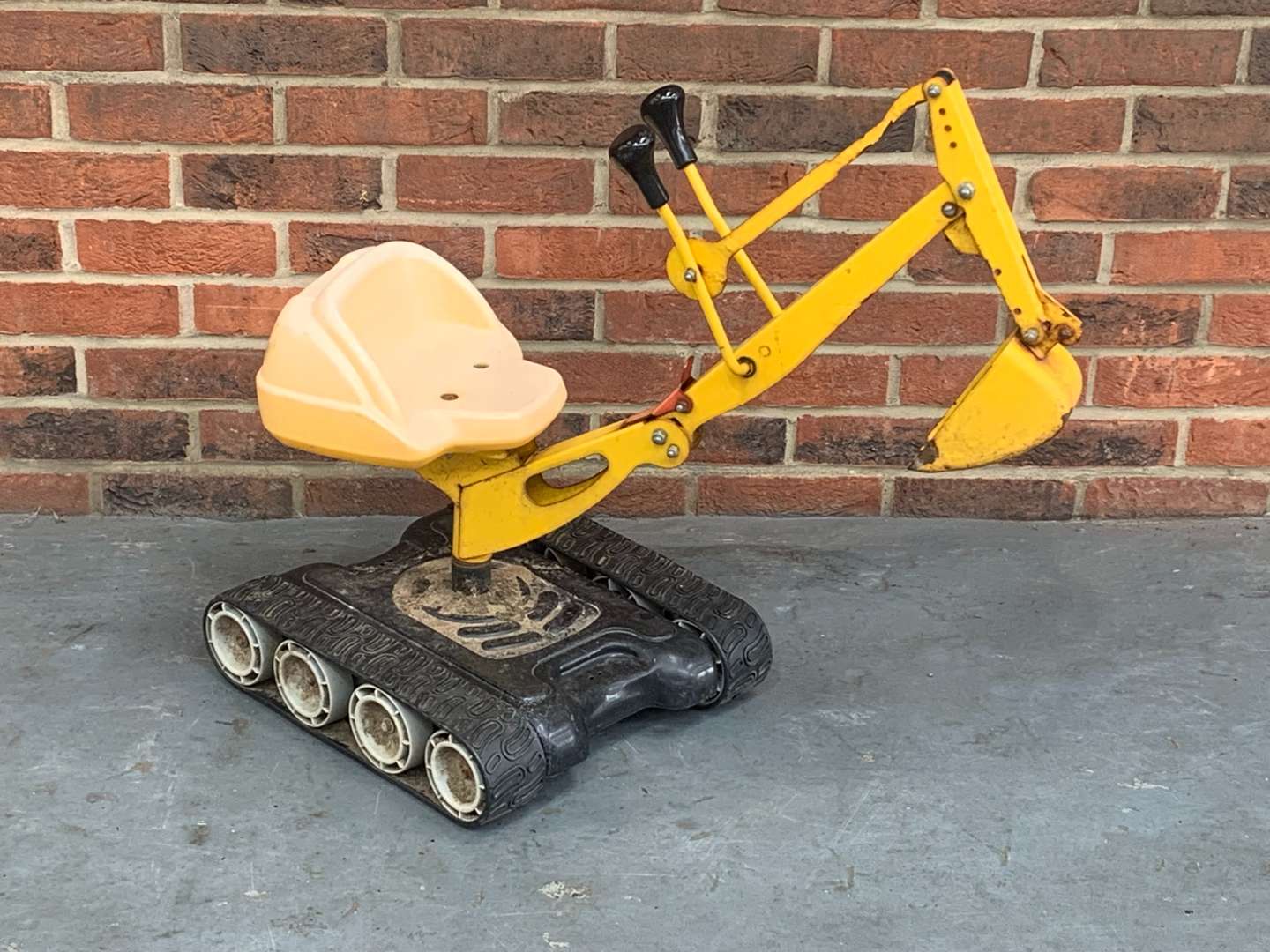 <p>Childs Tin Plate Sit On Digger</p>