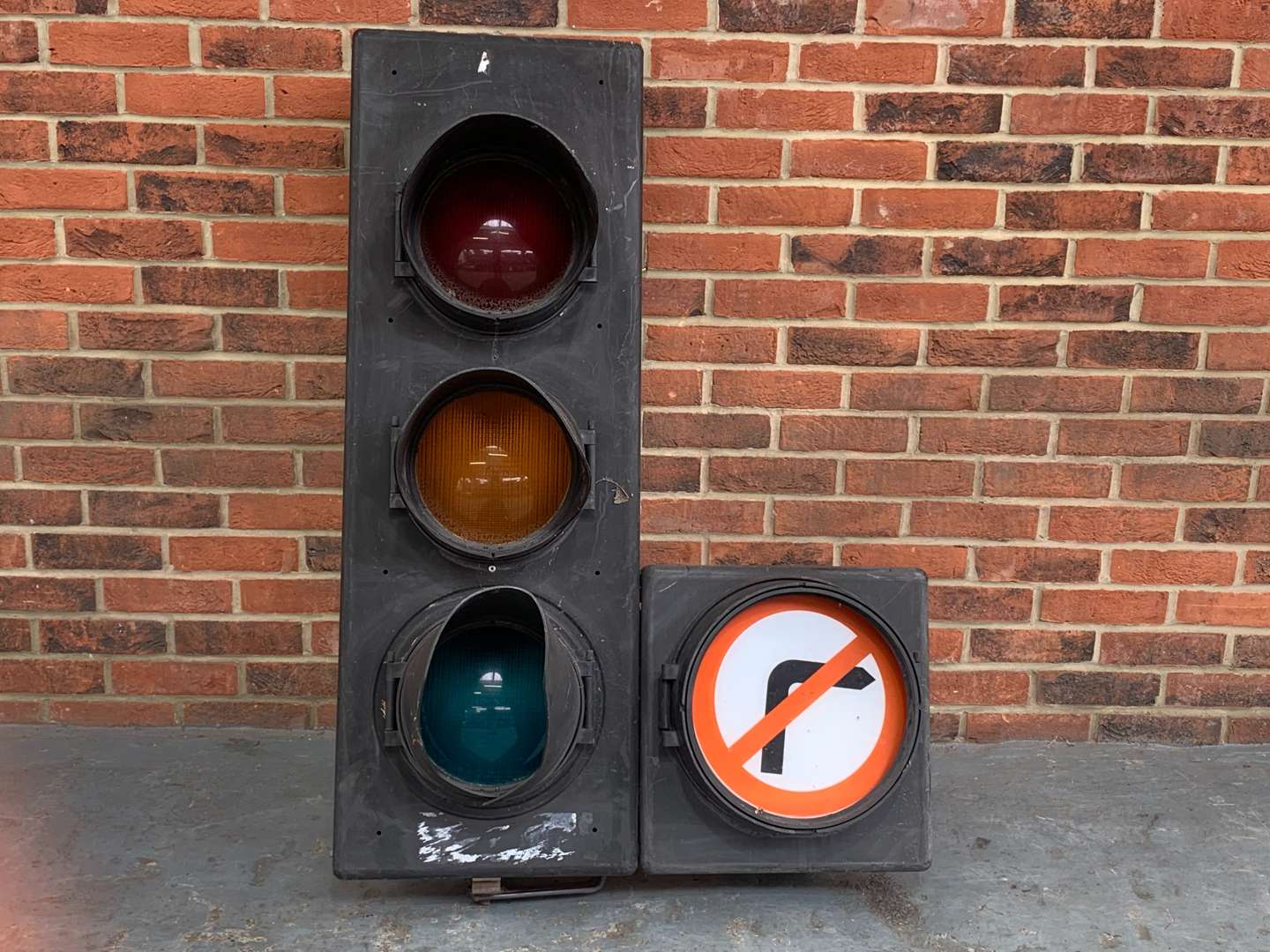 <p>Traffic Lights&nbsp;No Right Turn</p>