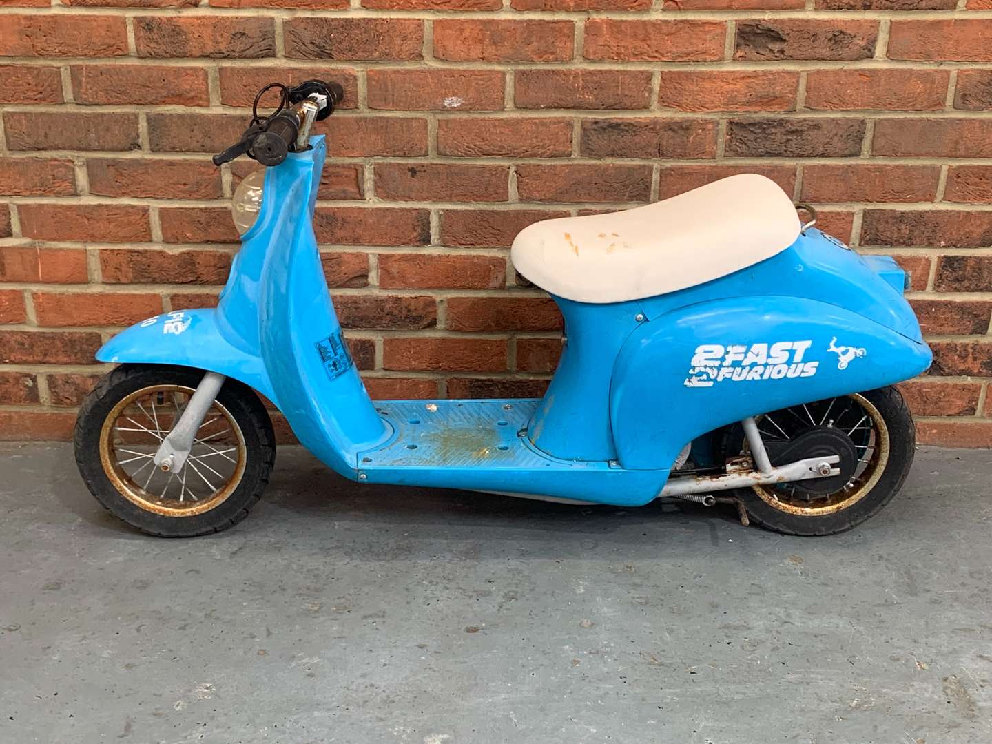 <p>Razor Childs Battery Powered Scooter (For Restoration)</p>