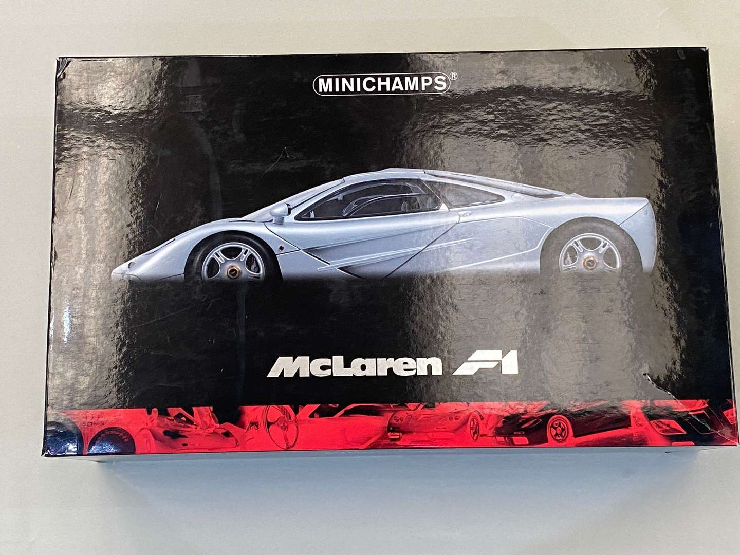 <p>Minichamps Mclaren F1 Roadcar 1:12 Scale Model Car</p>