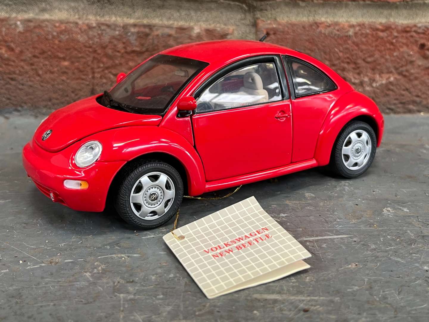 <p>VW Beetle and Convertible Beetle Model Car By Franklin Mint&nbsp;(2)</p>