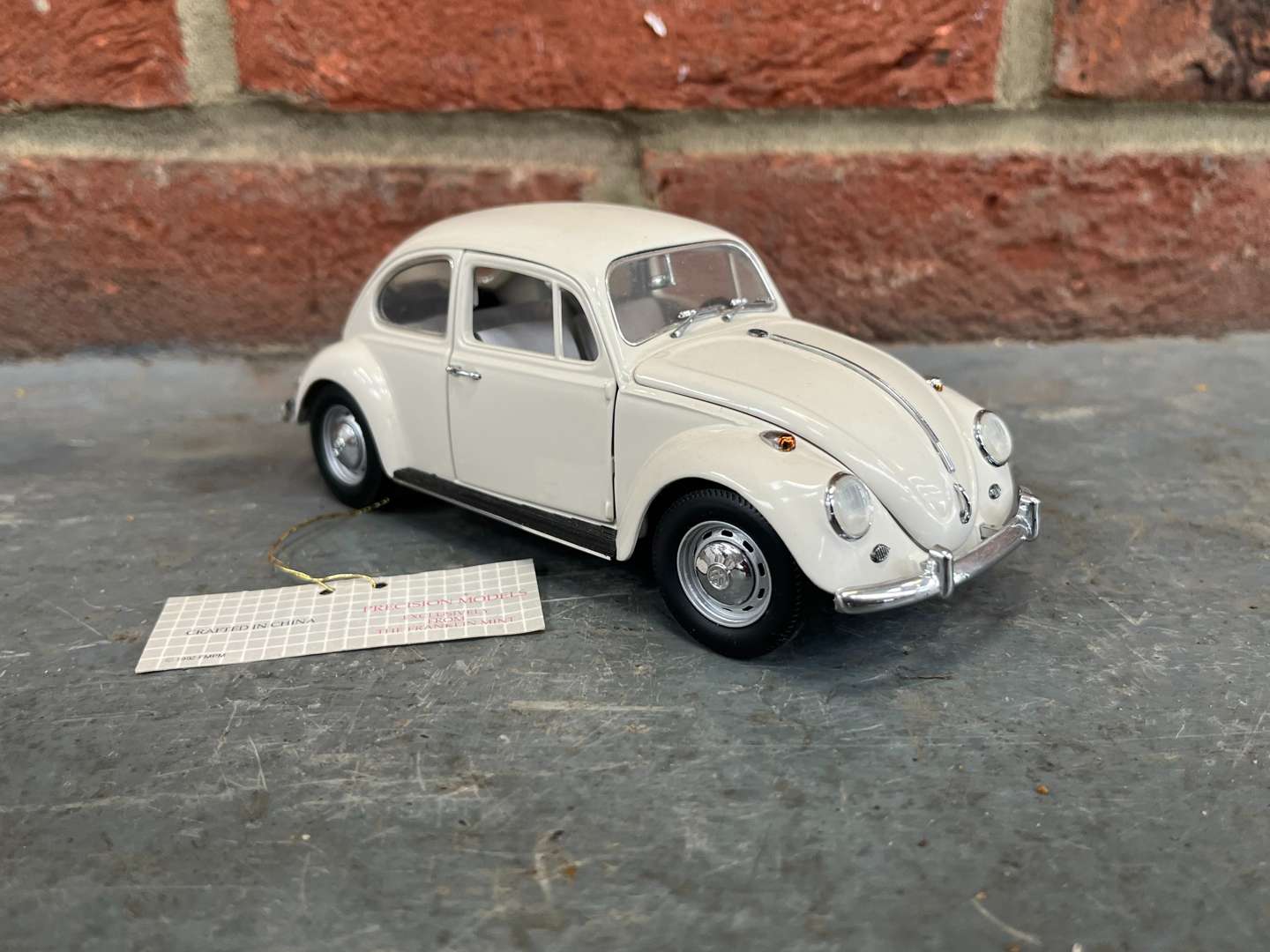 <p>VW Beetle Model Car By Franklin Mint&nbsp;&nbsp;</p>