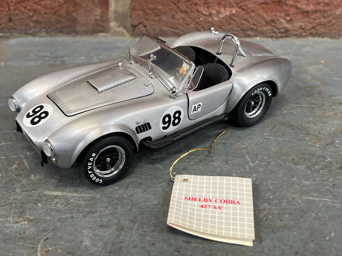 <p>Shelby Cobra Model Car By Franklin Mint&nbsp;&nbsp;</p>