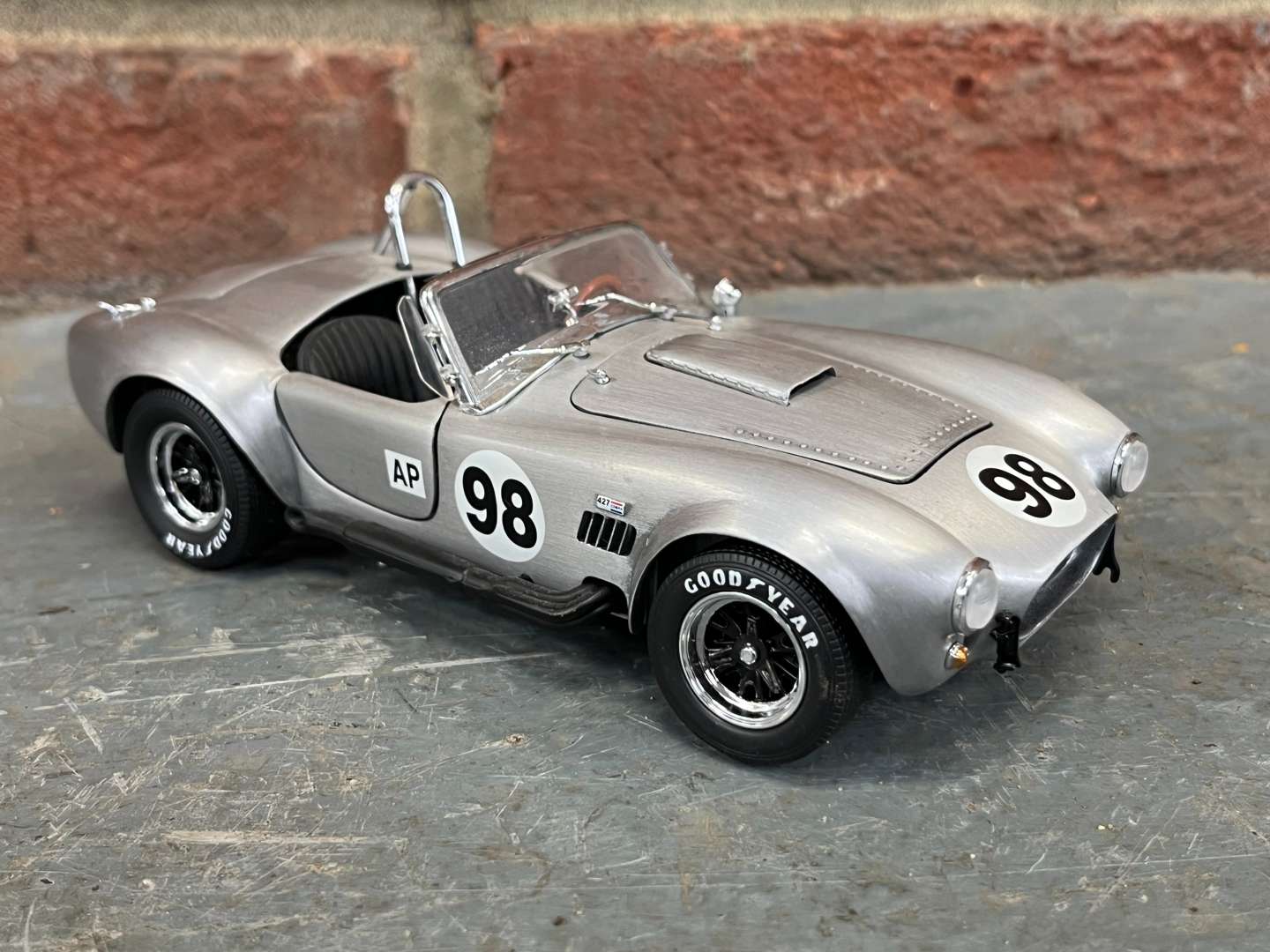 <p>Shelby Cobra Model Car By Franklin Mint&nbsp;&nbsp;</p>