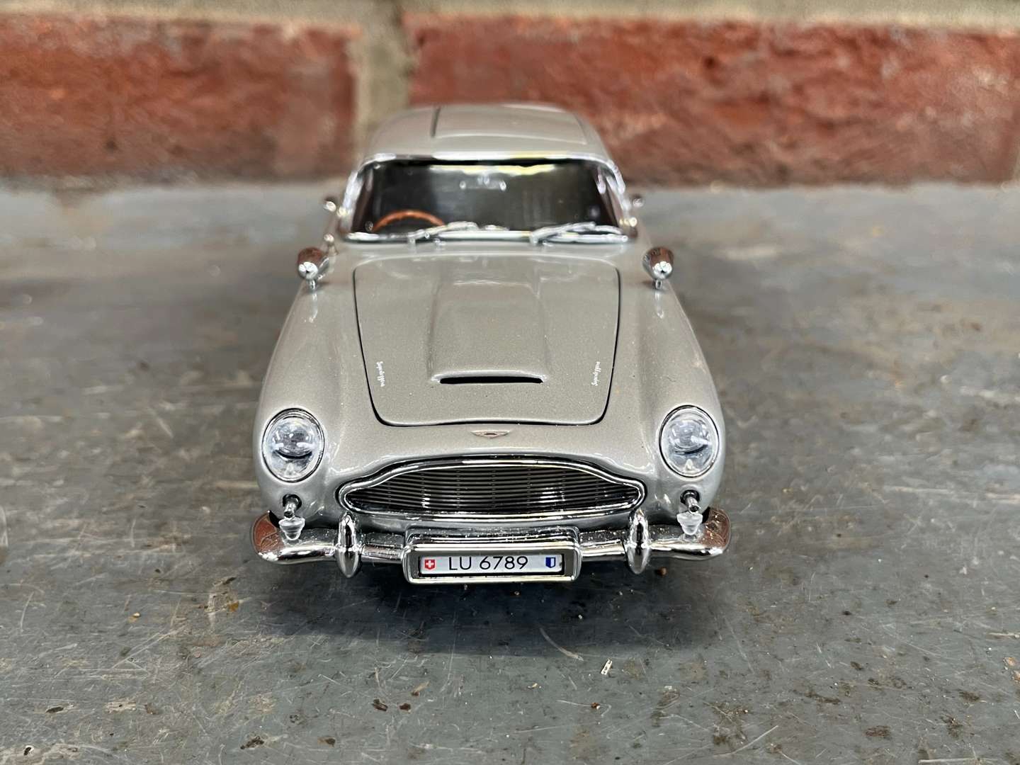 <p>Aston Martin DB5 007 Model Car By Danbury Mint</p>