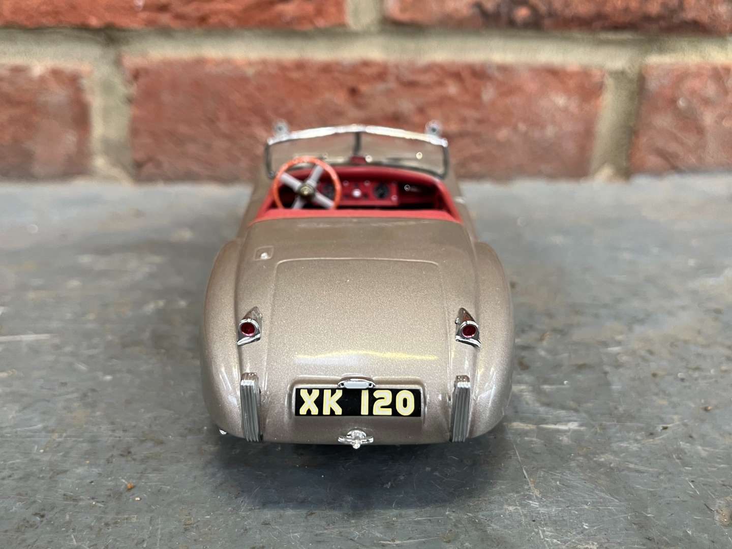 <p>Jaguar XK120 1949 Model Car By Danbury Mint</p>