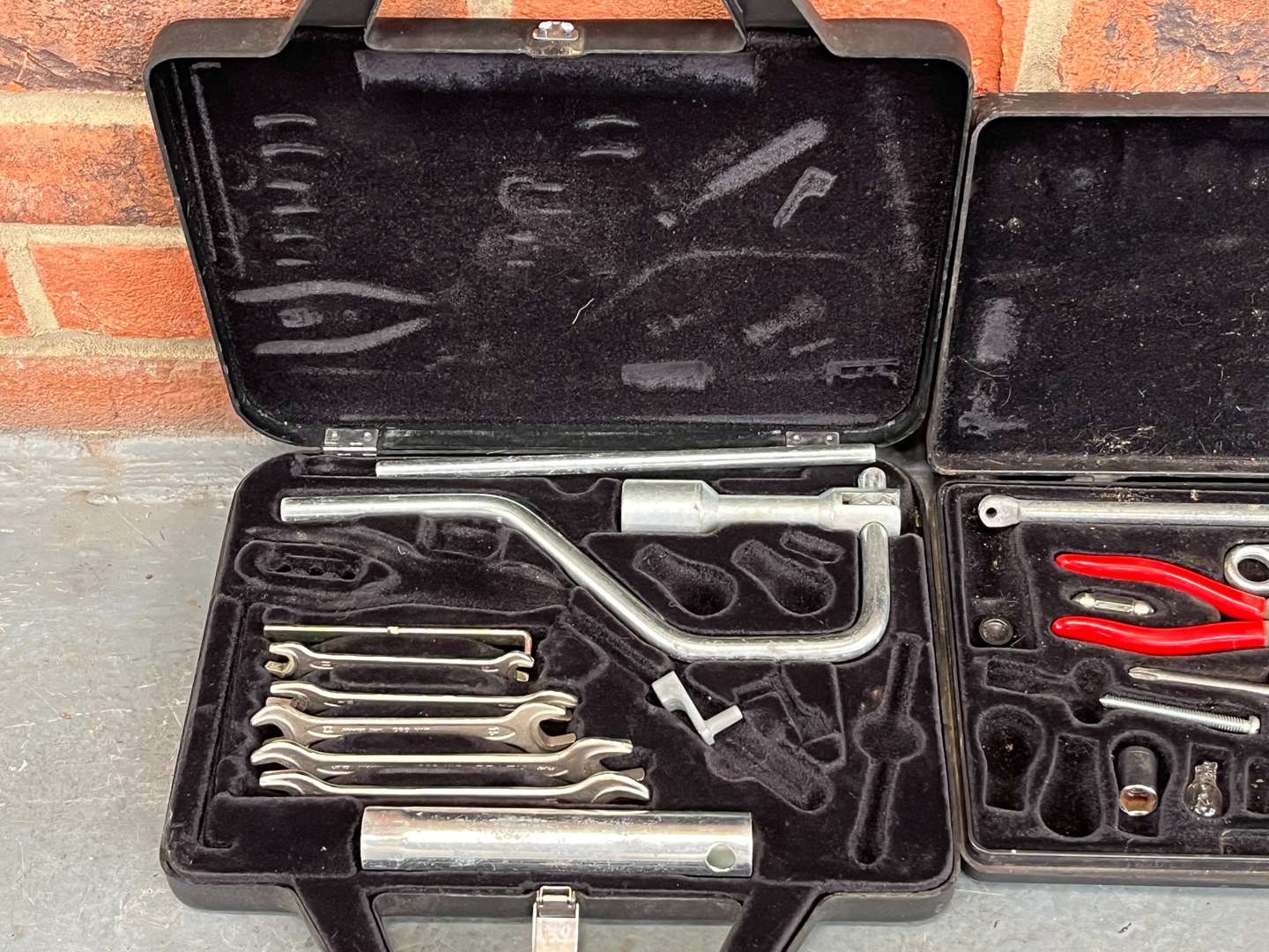 <p>Jaguar Part Tool Kits and Books</p>