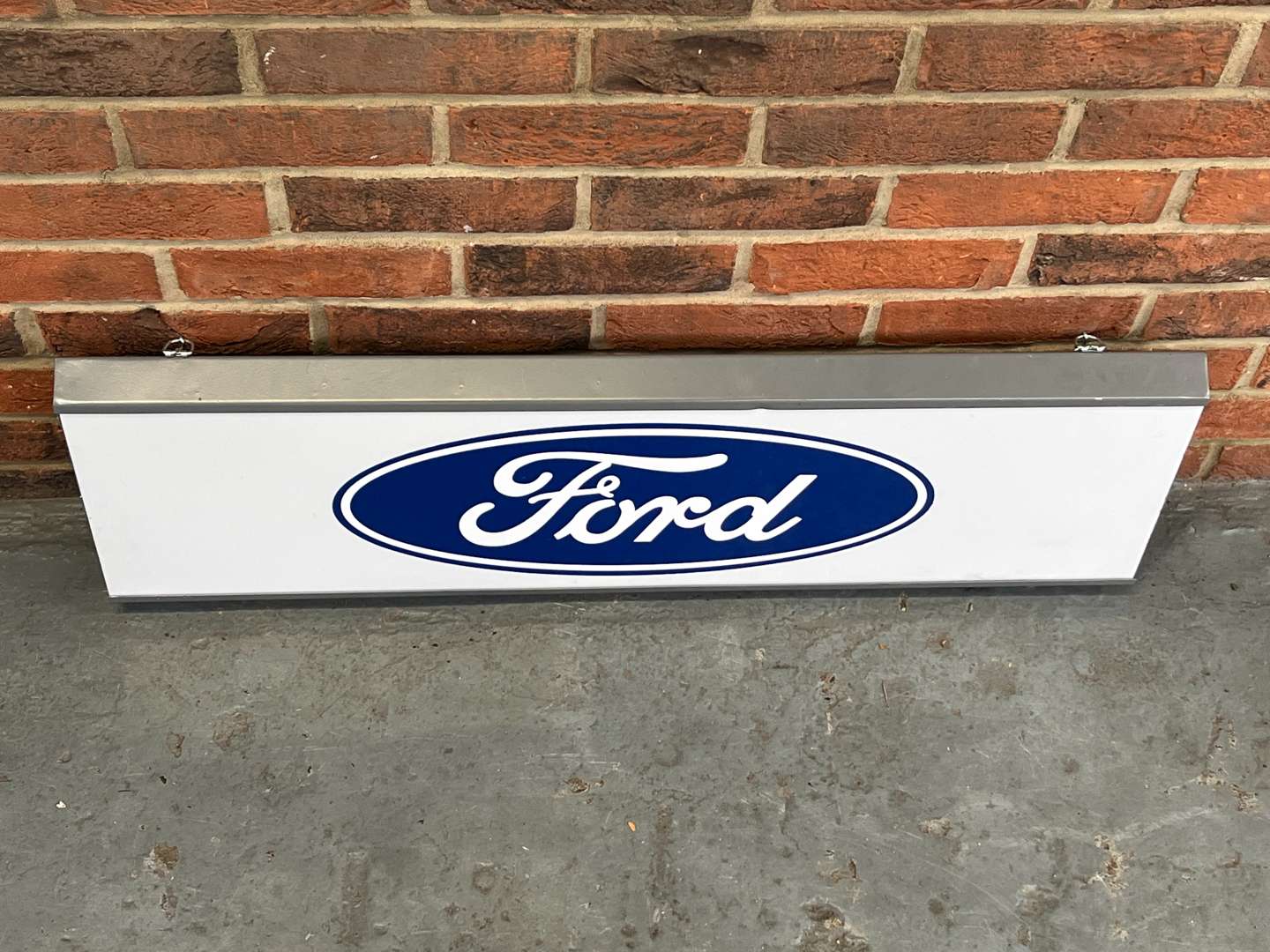 <p>Ford Illuminated Sign</p>