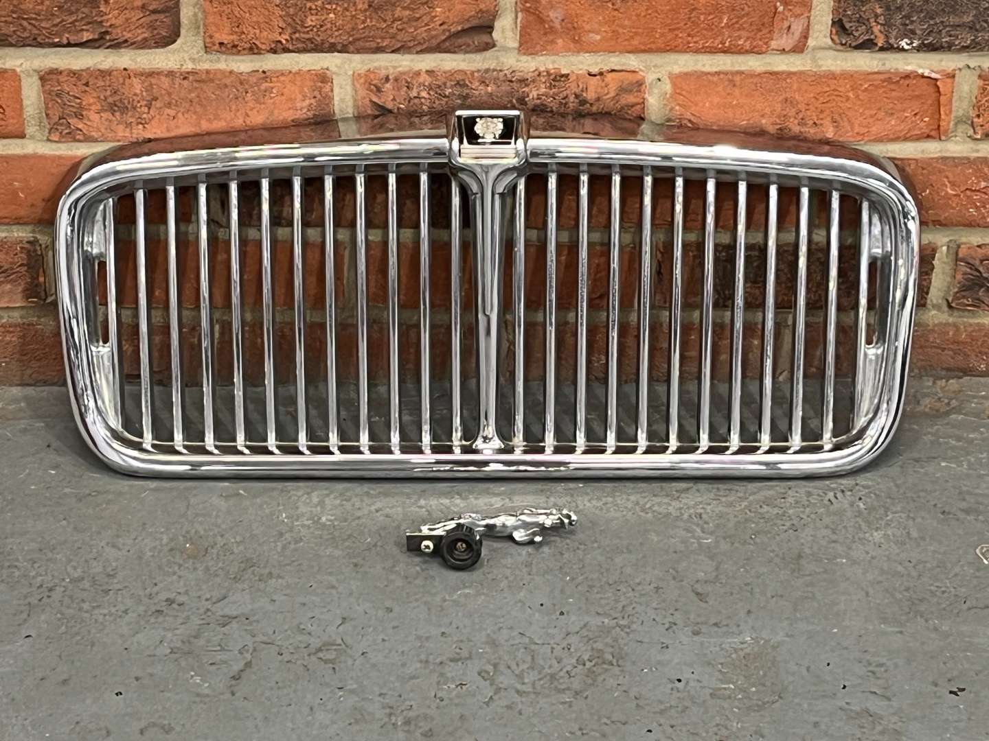 <p>Jaguar XKS Grille and Mascot Together With a Wolseley Grille (3)</p>