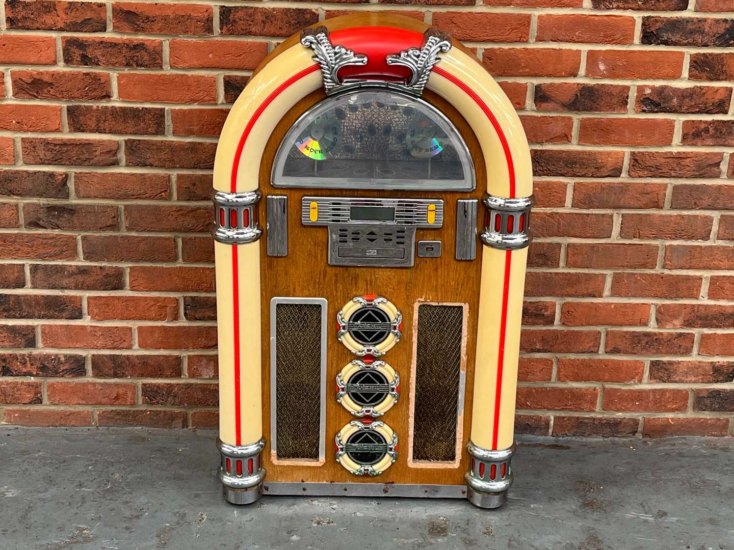 <p>Rock Zero 50 Half Sized Juke Box a/f</p>