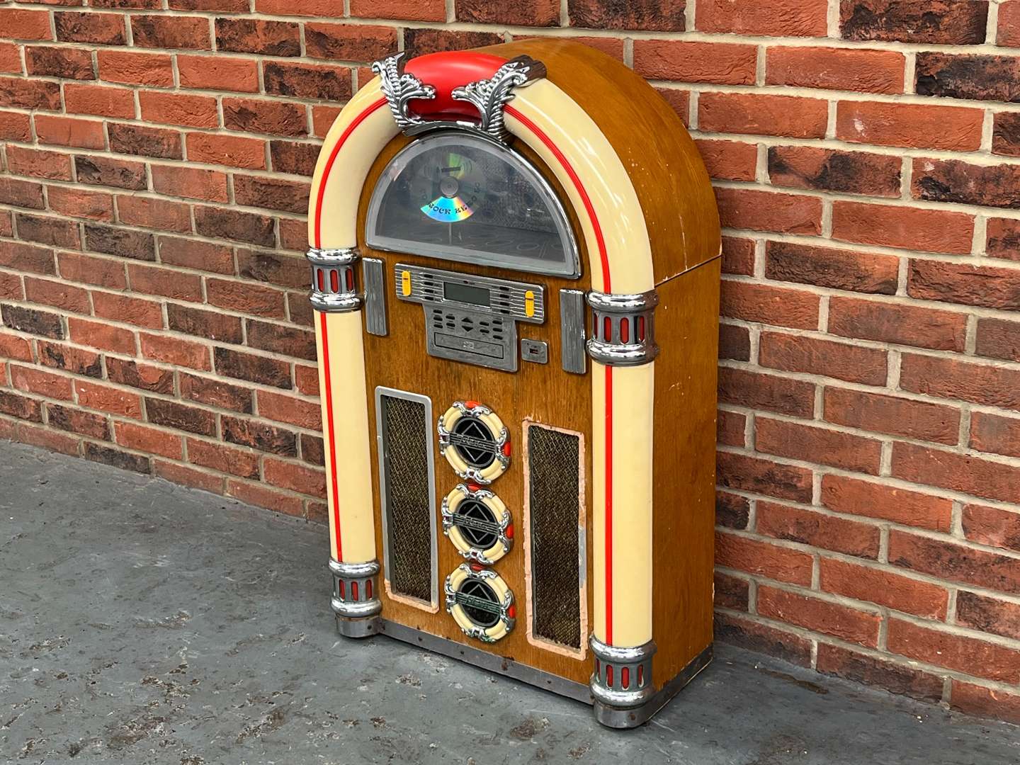 <p>Rock Zero 50 Half Sized Juke Box a/f</p>