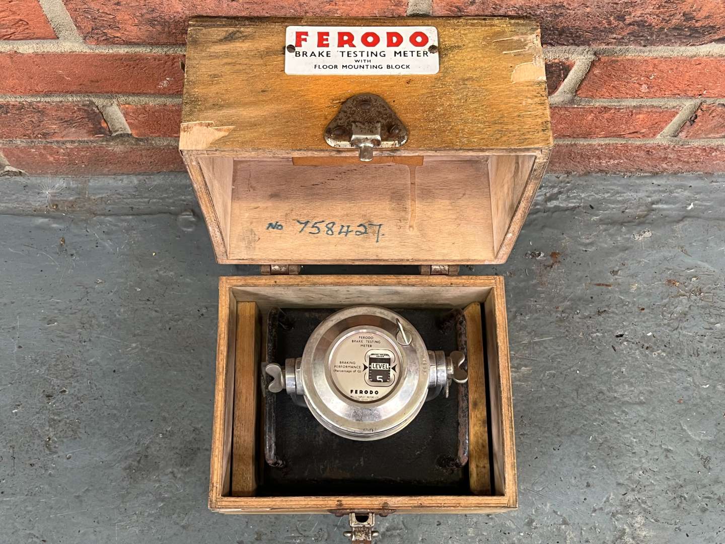 <p>Ferodo Cased Brake Testing Meter&nbsp;</p>