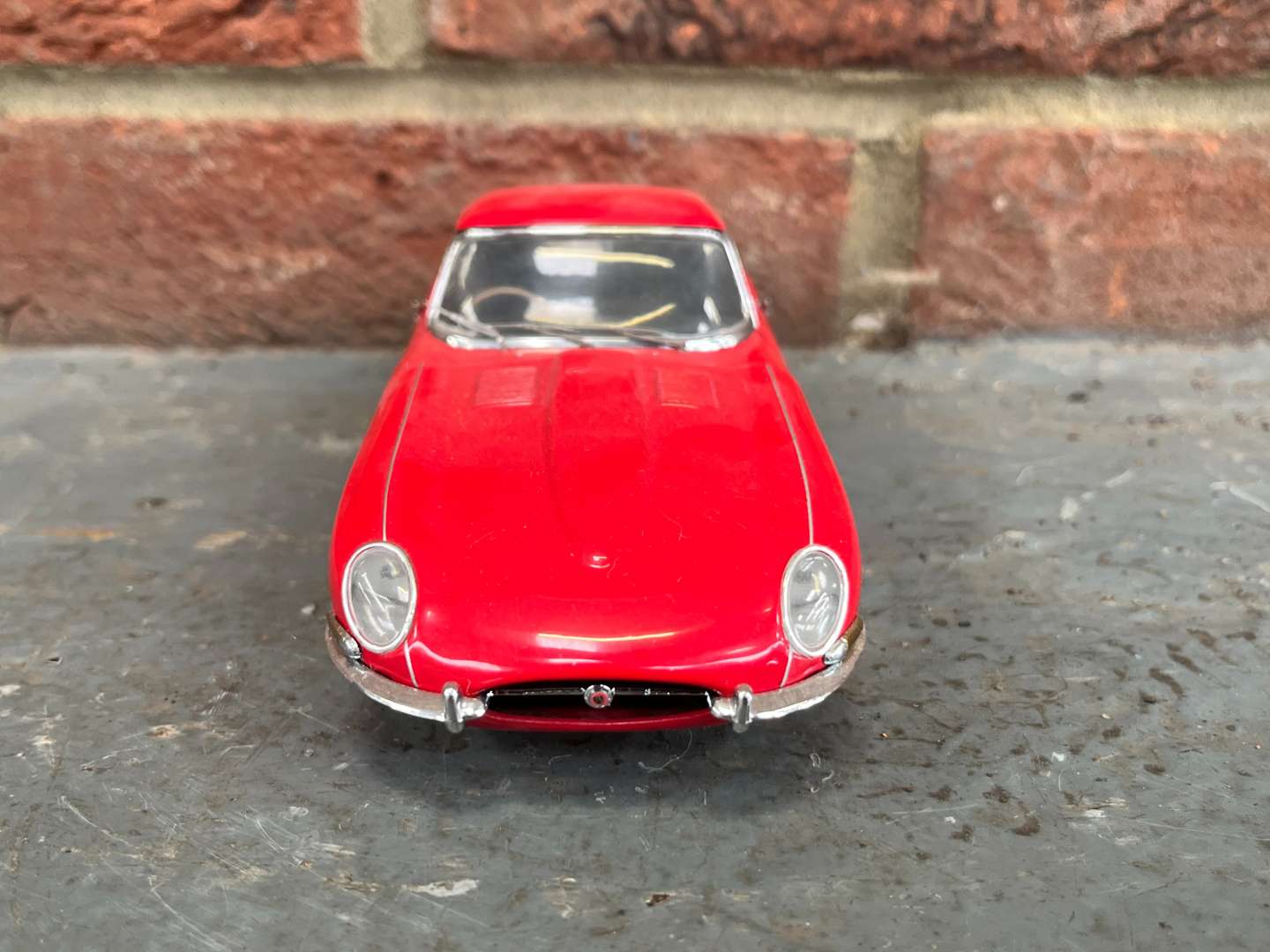 <p>Franklin Mint 1961 Jaguar E-Type 1:24 Scale Model</p>