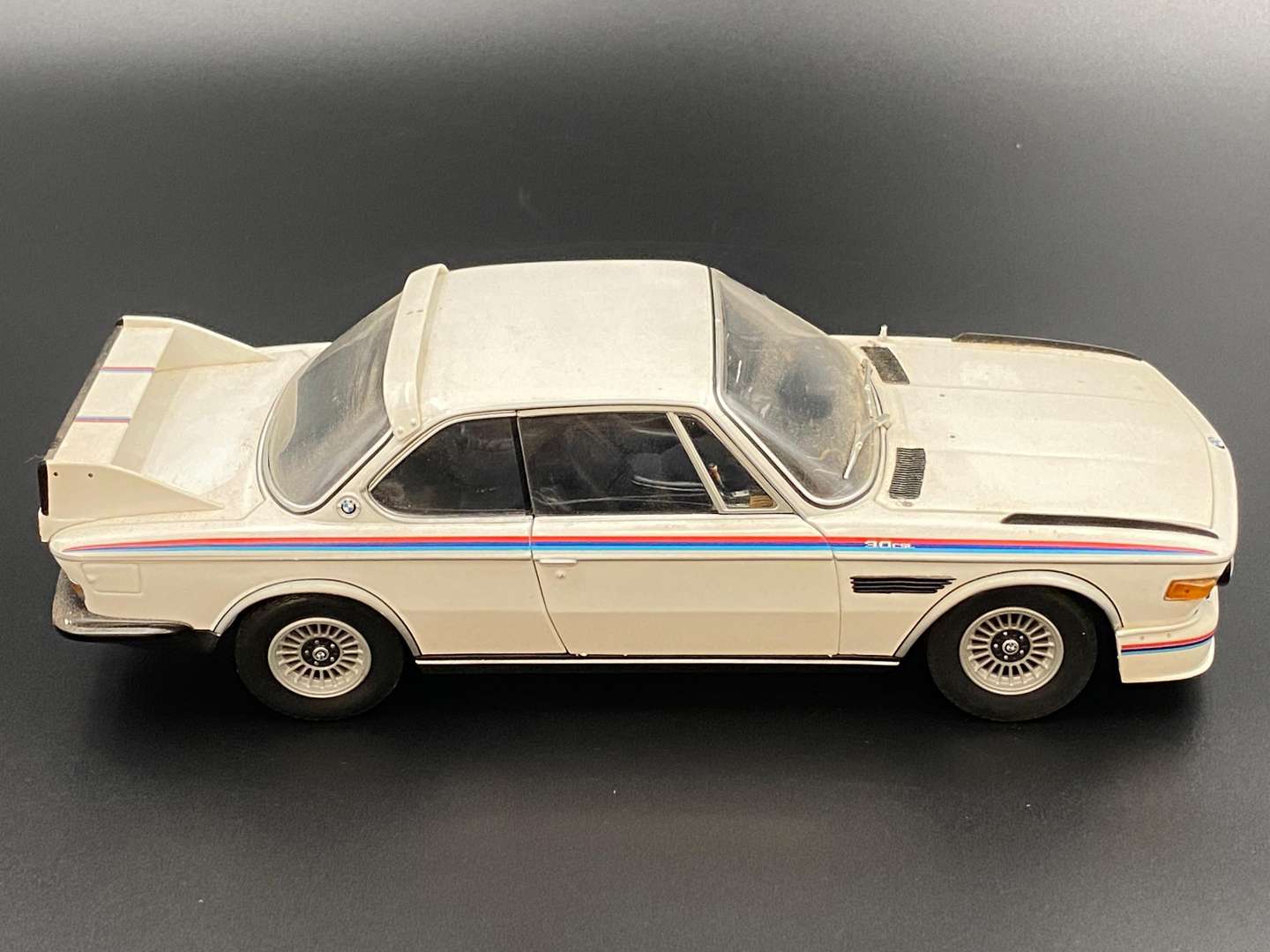 <p>MINICHAMPS. 1973 BMW 3.0 CSL 1:18</p>