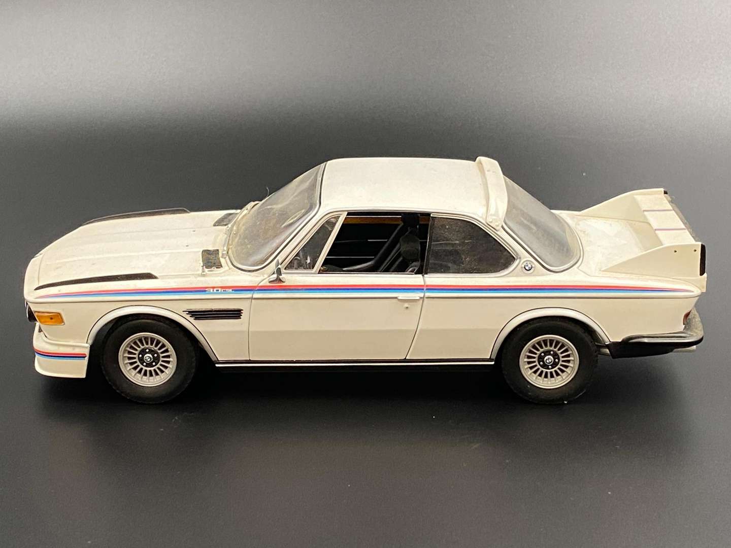 <p>MINICHAMPS. 1973 BMW 3.0 CSL 1:18</p>