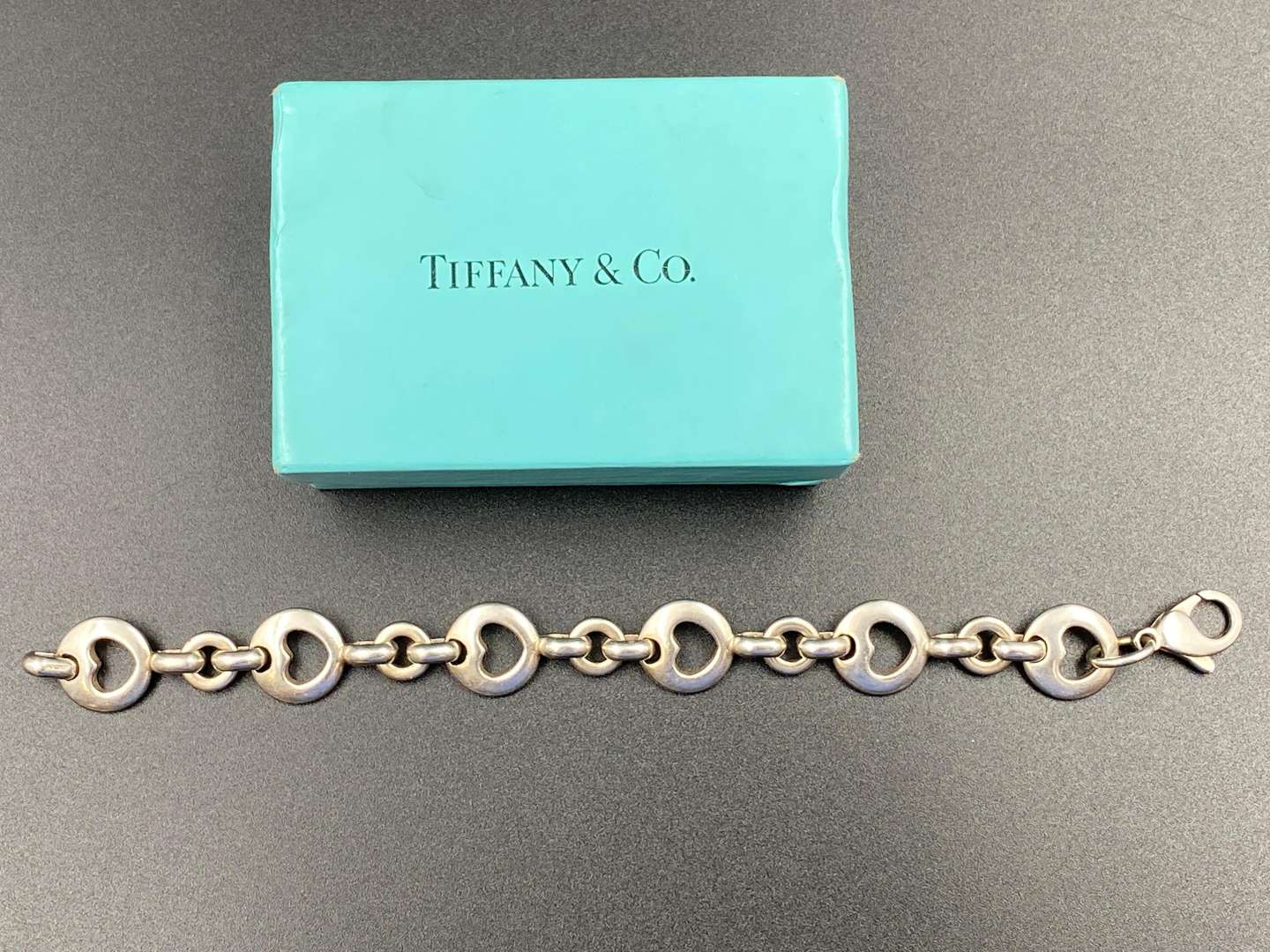 <p>TIFFANY & CO, 925, sterling silver “Stencil Heart” chain link bracelet</p>