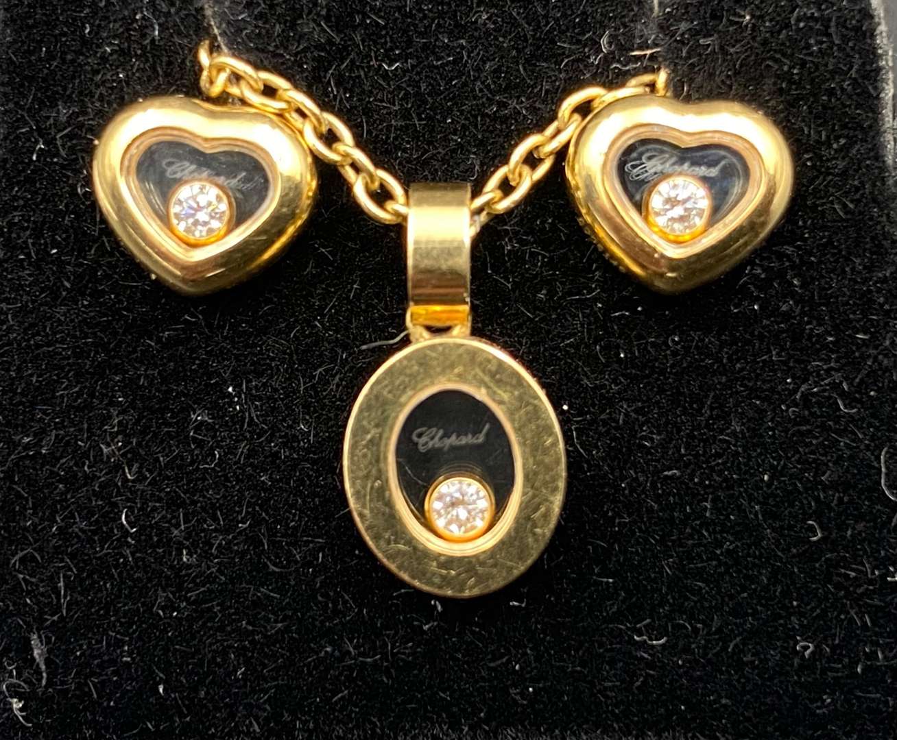 <p>CHOPARD, “Happy Diamond”, 18ct gold, glazed pendant & trace chain and a pair of “Happy Diamond” glazed heart shaped earrings.</p>