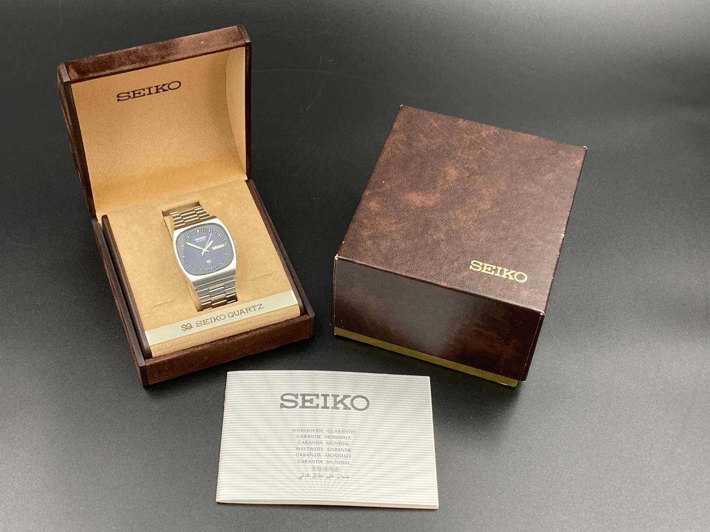 <p>SEIKO, “SQ”, stainless steel, quartz, centre seconds, calendar wristwatch</p>