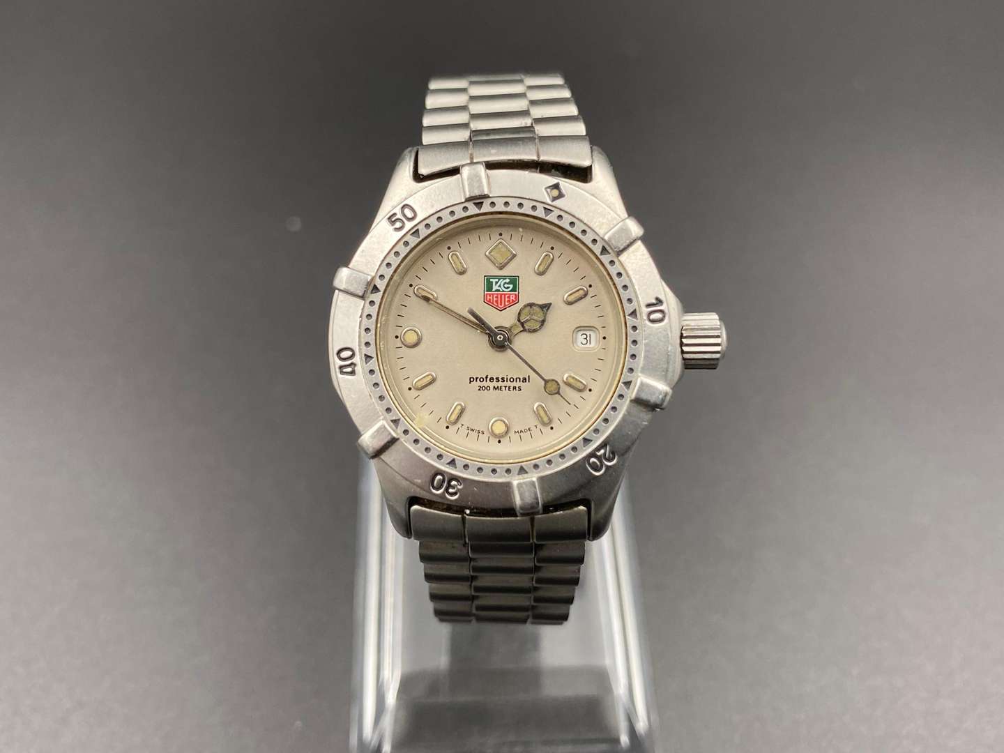 <p>TAG-HEUER Professional 2000 ladies quartz stainless steel wristwatch WE1411-R</p>