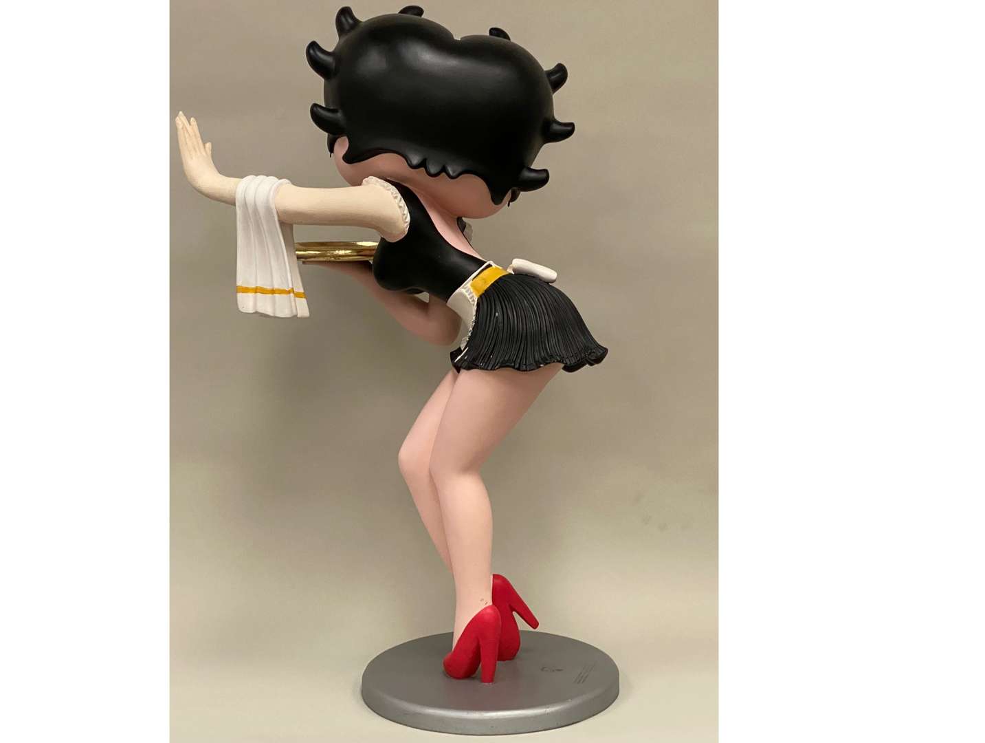 <p>KING FEATURES SYNDICATE composite “Betty Boop” waitress figure</p>