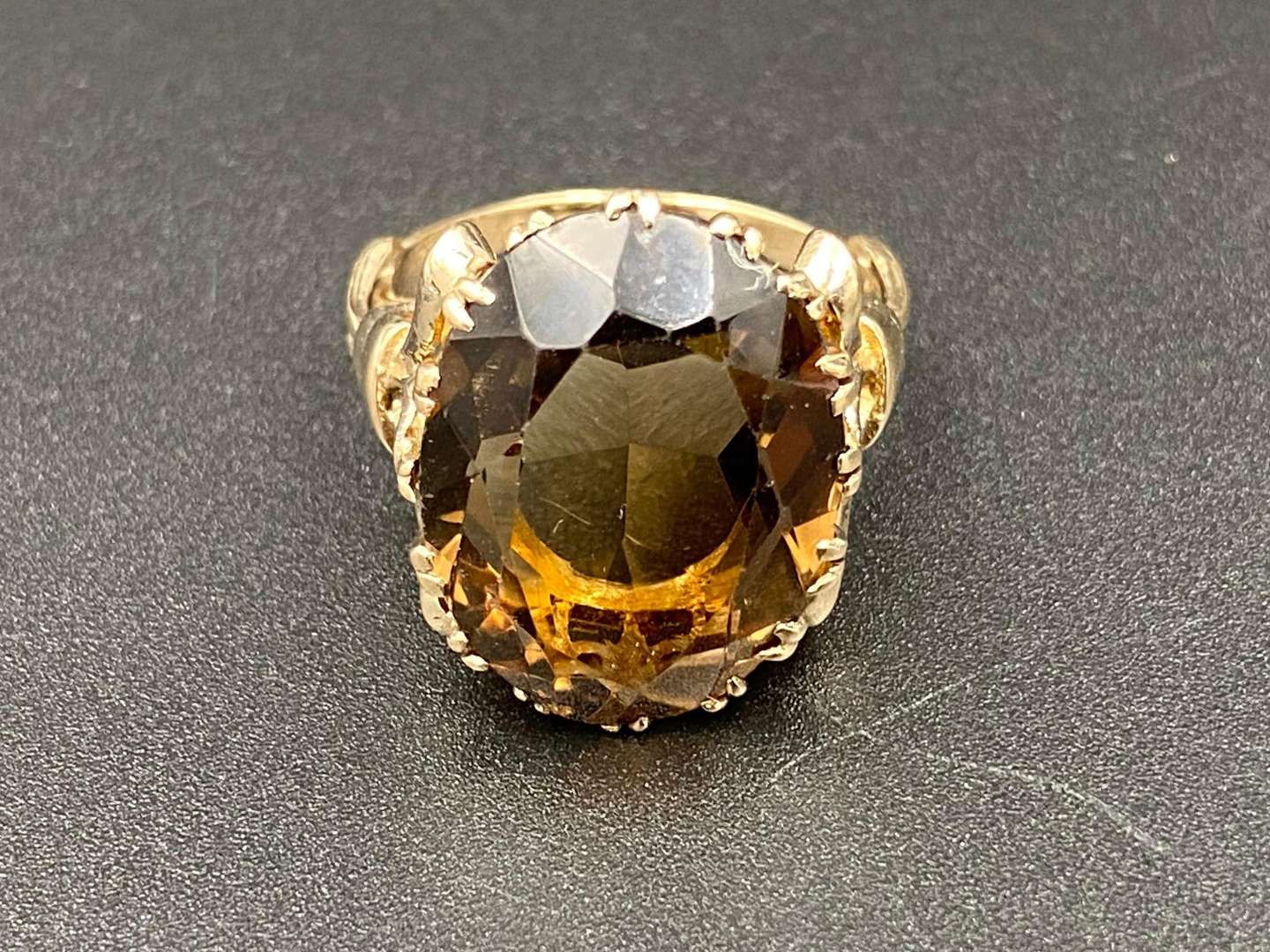 <p>A large oval cut, smokey quartz, 9ct gold yellow gold cocktail ring,</p>