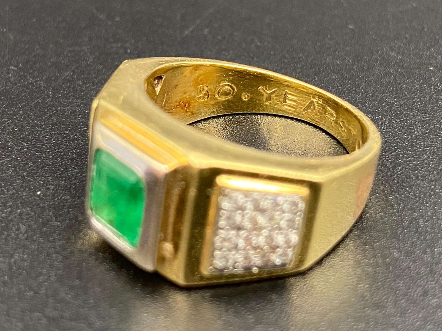 <p>An Emerald & Diamond set, 18ct gold ring.</p>