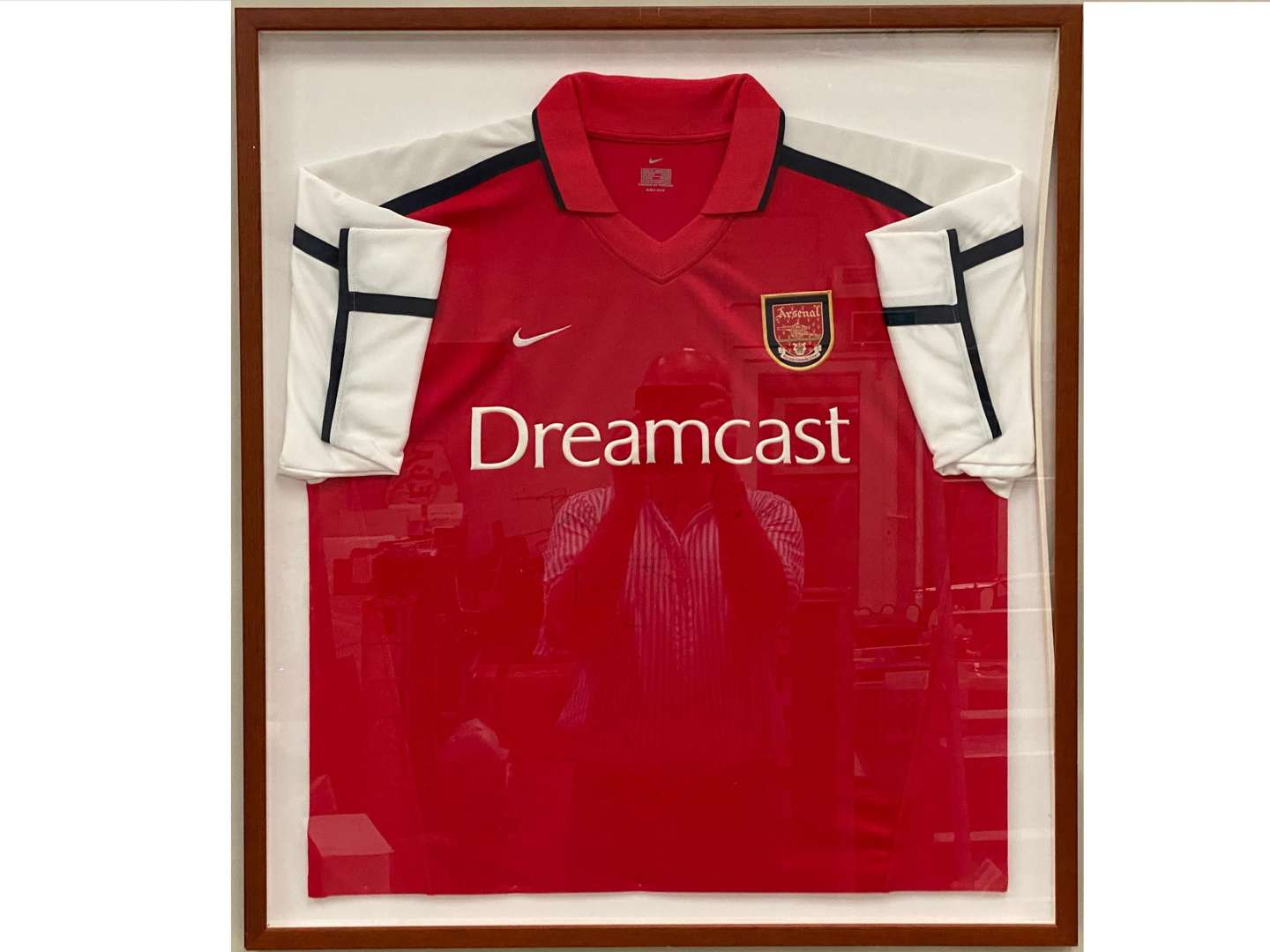 <p>ARSENAL 1999-2000 signed and framed shirt</p>