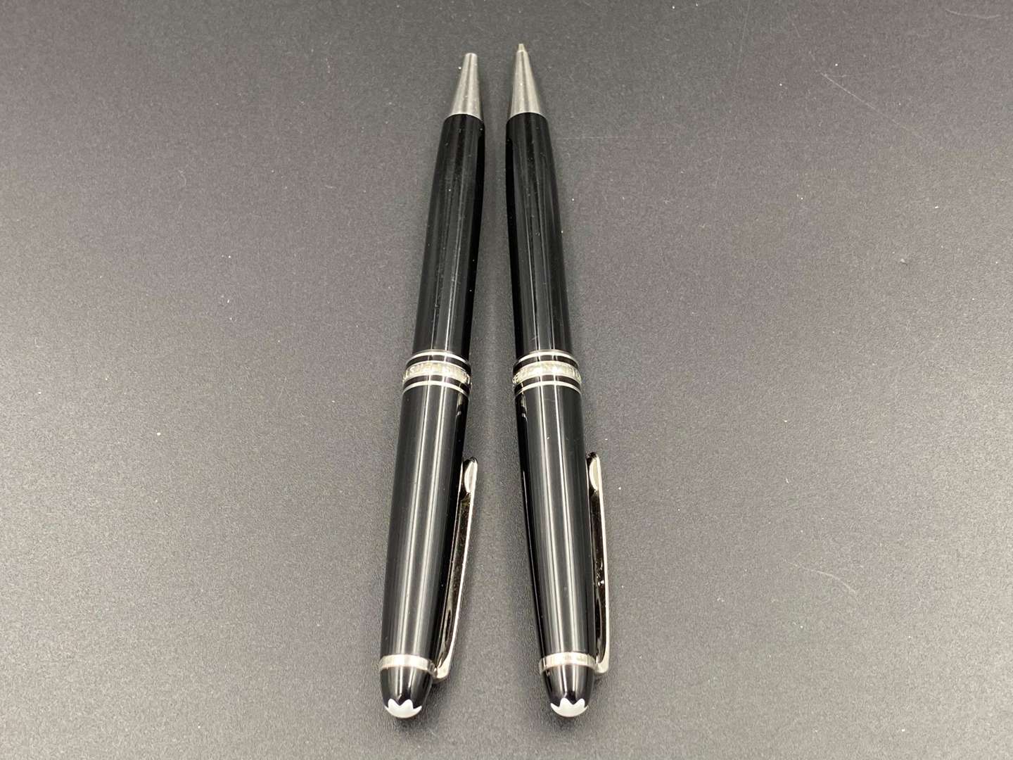 <p>MONT BLANC, roller ball pen & pencil set.</p><p>&nbsp;</p>