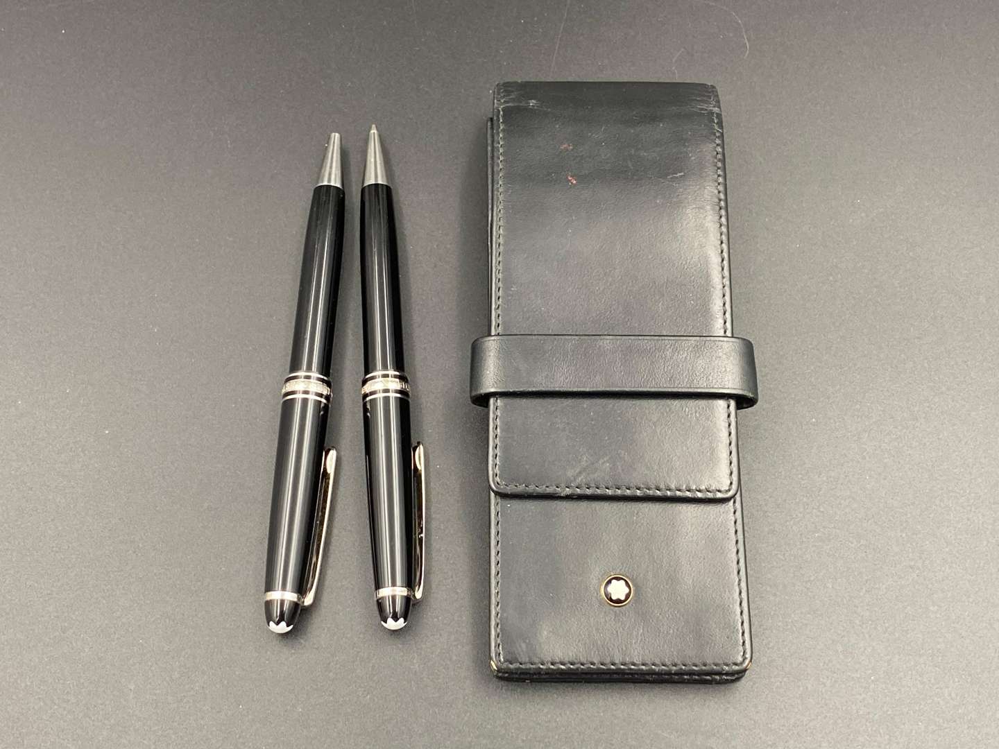 <p>MONT BLANC, roller ball pen & pencil set.</p><p>&nbsp;</p>