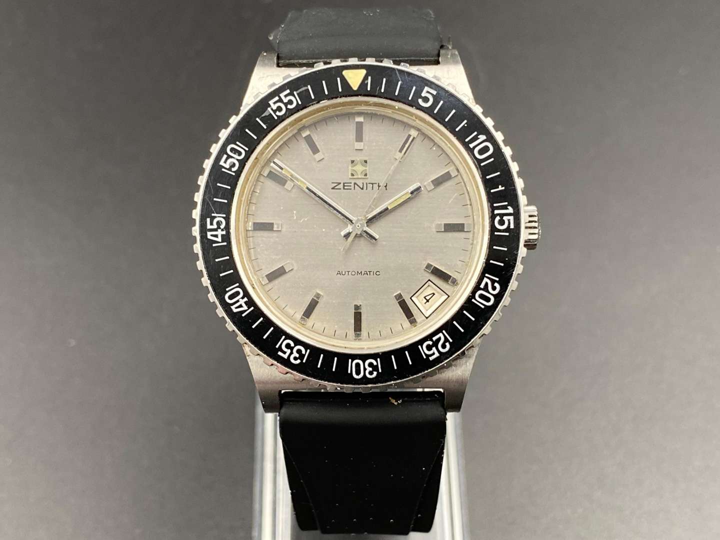 <p>ZENITH, “Surf”, a stainless steel, automatic, centre seconds, calendar wristwatch. Ref 01 0170 380.</p>