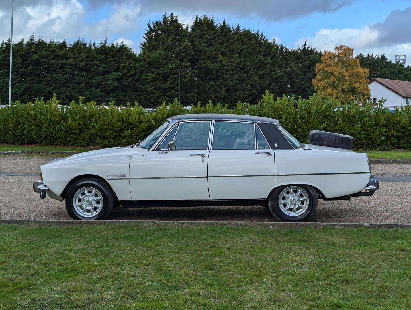 <p>1976 ROVER P6 3500S&nbsp;</p>