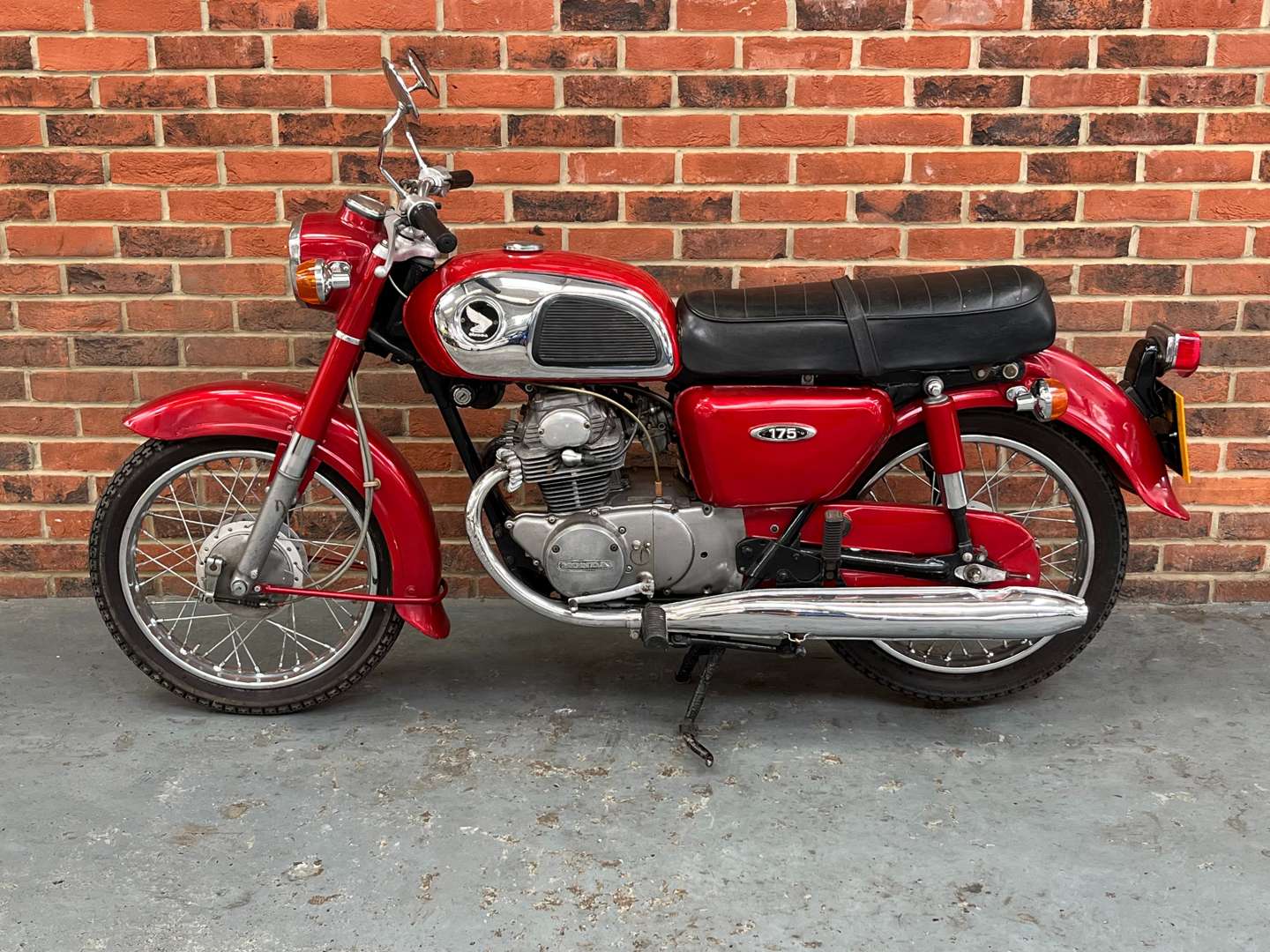 <p>1974 HONDA CD175</p>