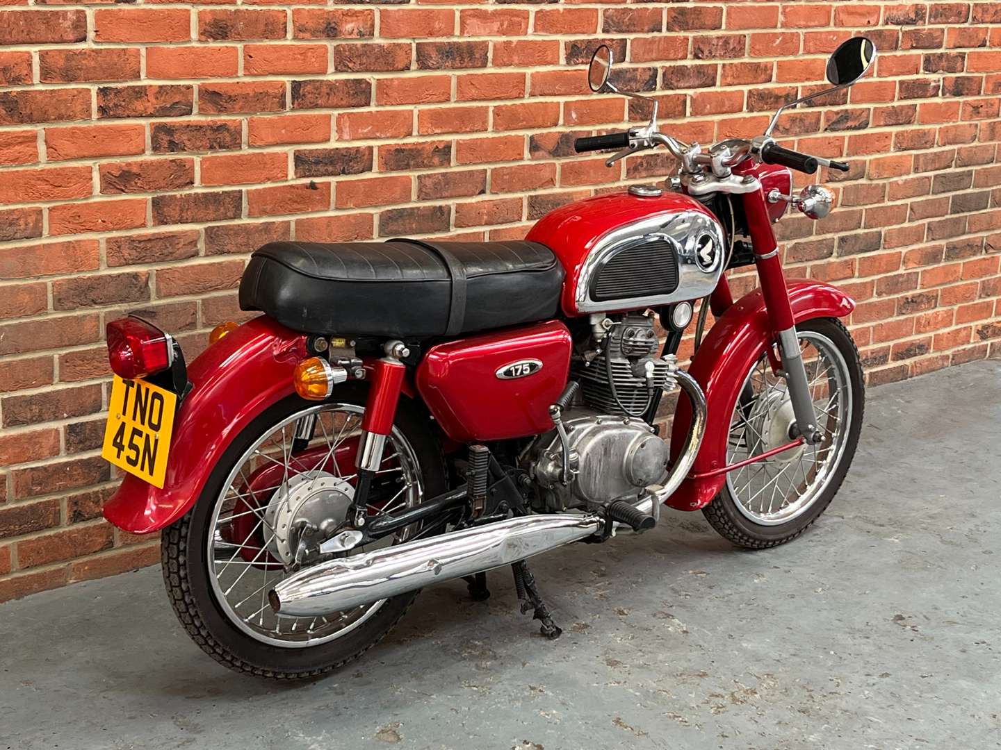 <p>1974 HONDA CD175</p>