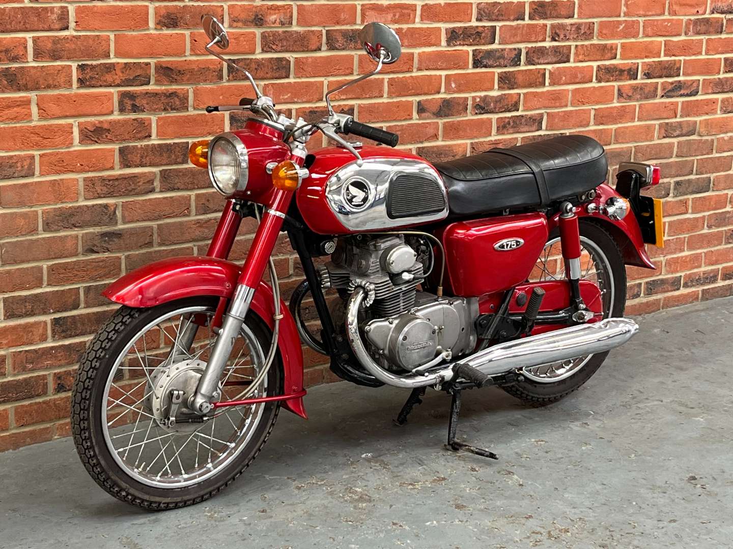 <p>1974 HONDA CD175</p>