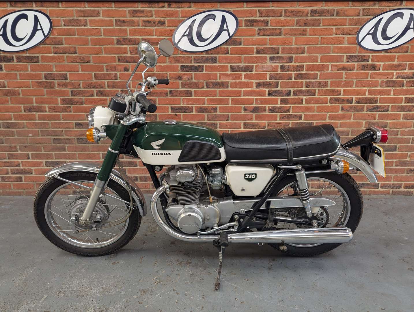 <p>1969 HONDA CB 350E</p>