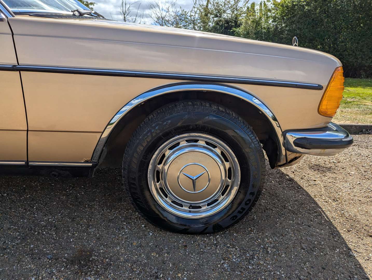 <p>1985 MERCEDES 230 CE AUTO</p>