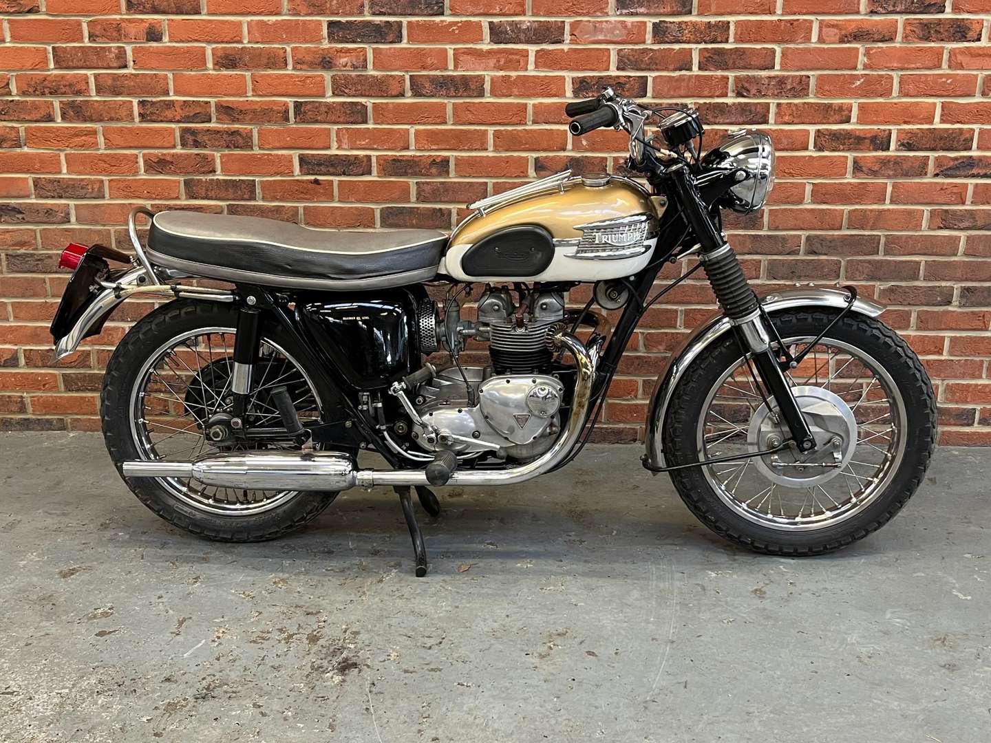 <p>1964 TRIUMPH TIGER 90</p>