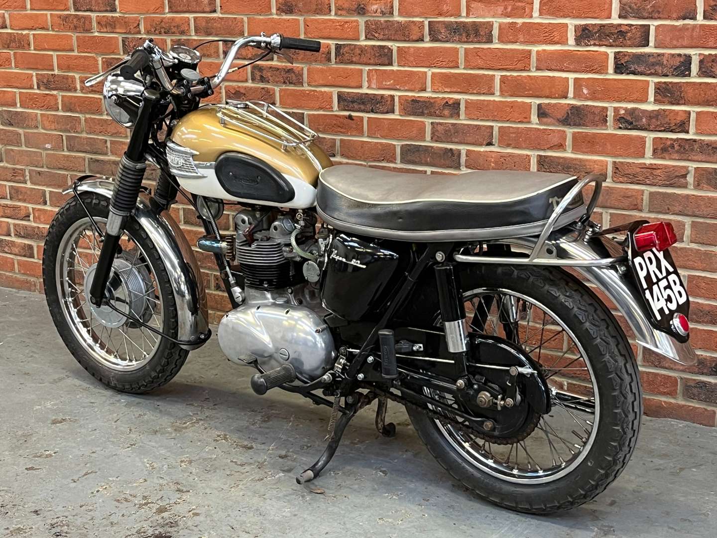 <p>1964 TRIUMPH TIGER 90</p>