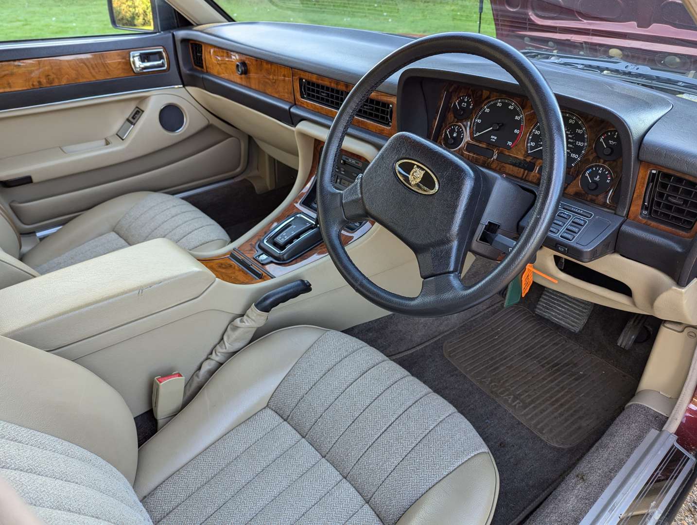 <p>1991 JAGUAR XJ6 3.2 AUTO 24,223 MILES</p>