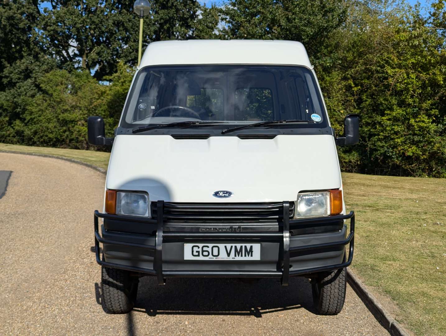 <p>1989 FORD TRANSIT COUNTY 4X4</p>