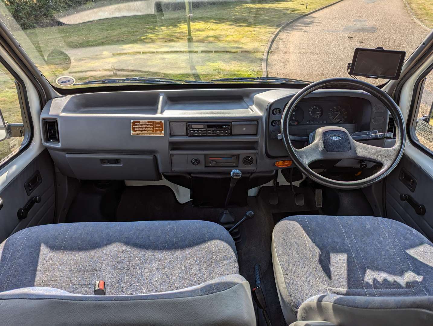 <p>1989 FORD TRANSIT COUNTY 4X4</p>