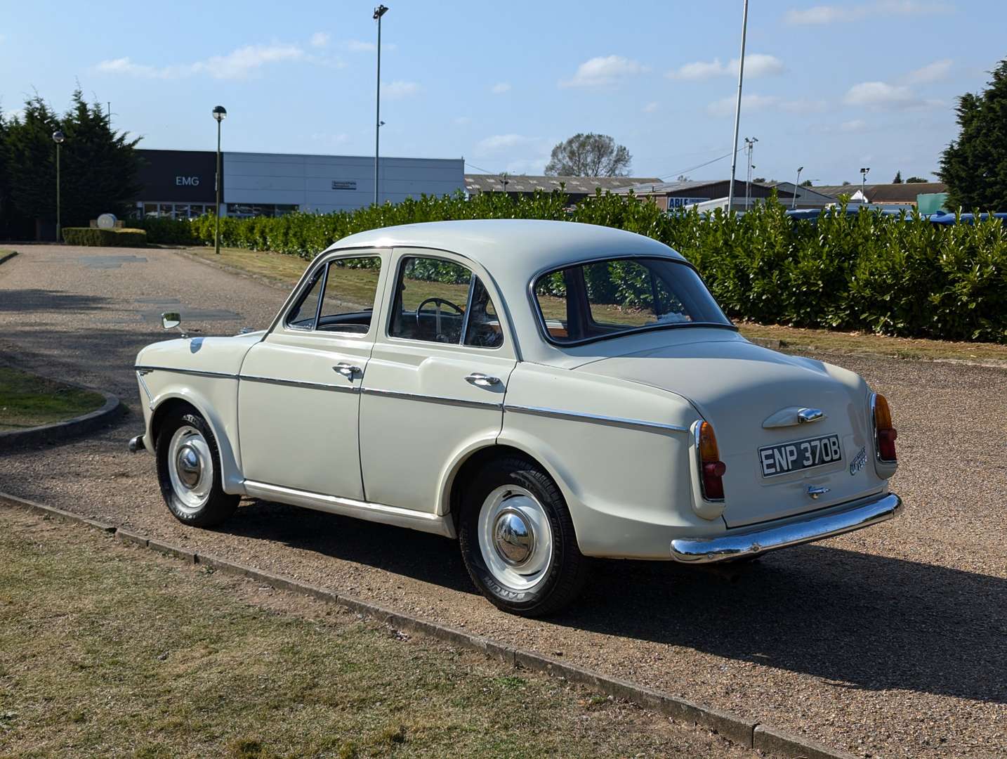 <p>1964 WOLSELEY 1500</p>