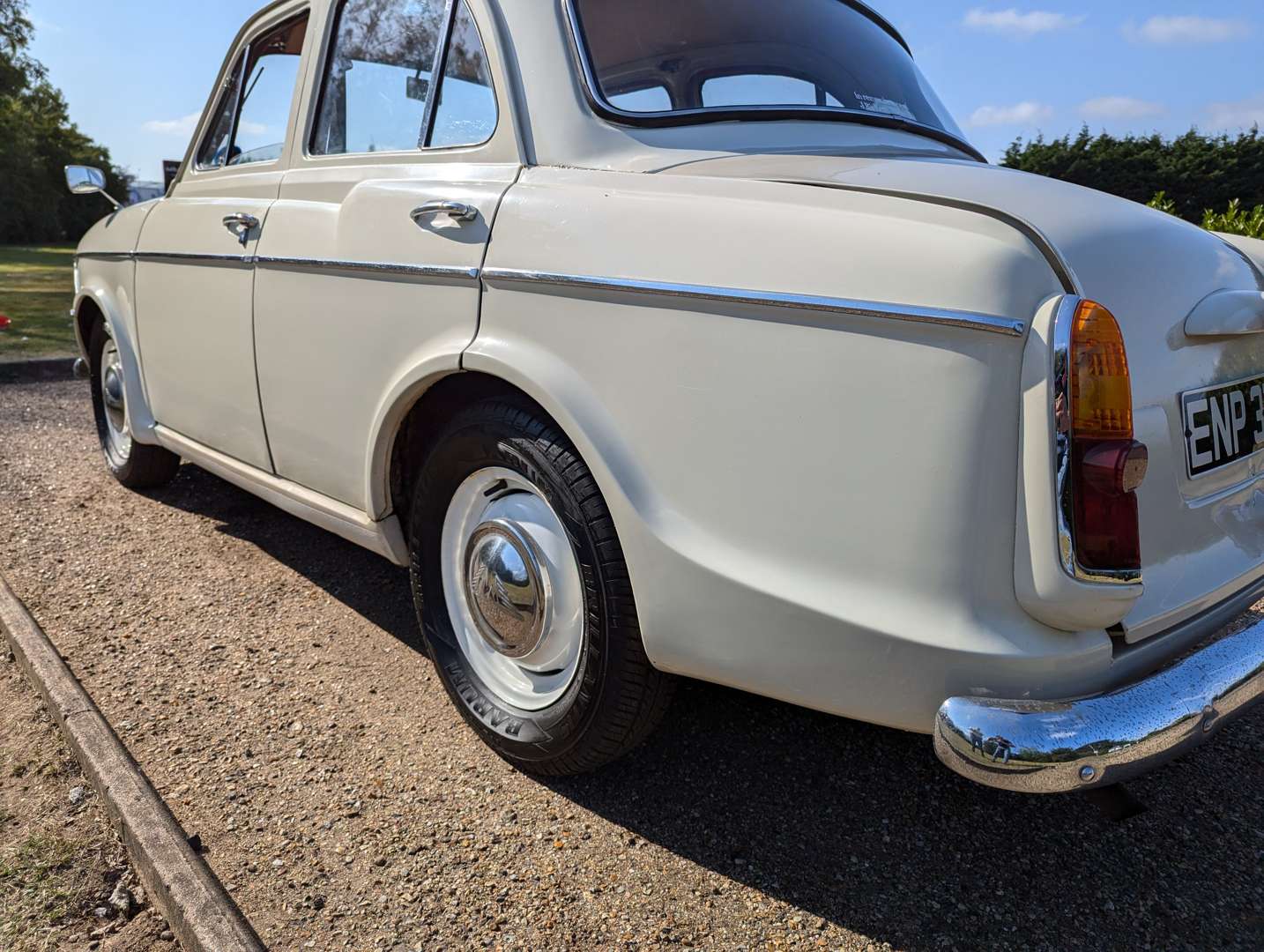 <p>1964 WOLSELEY 1500</p>