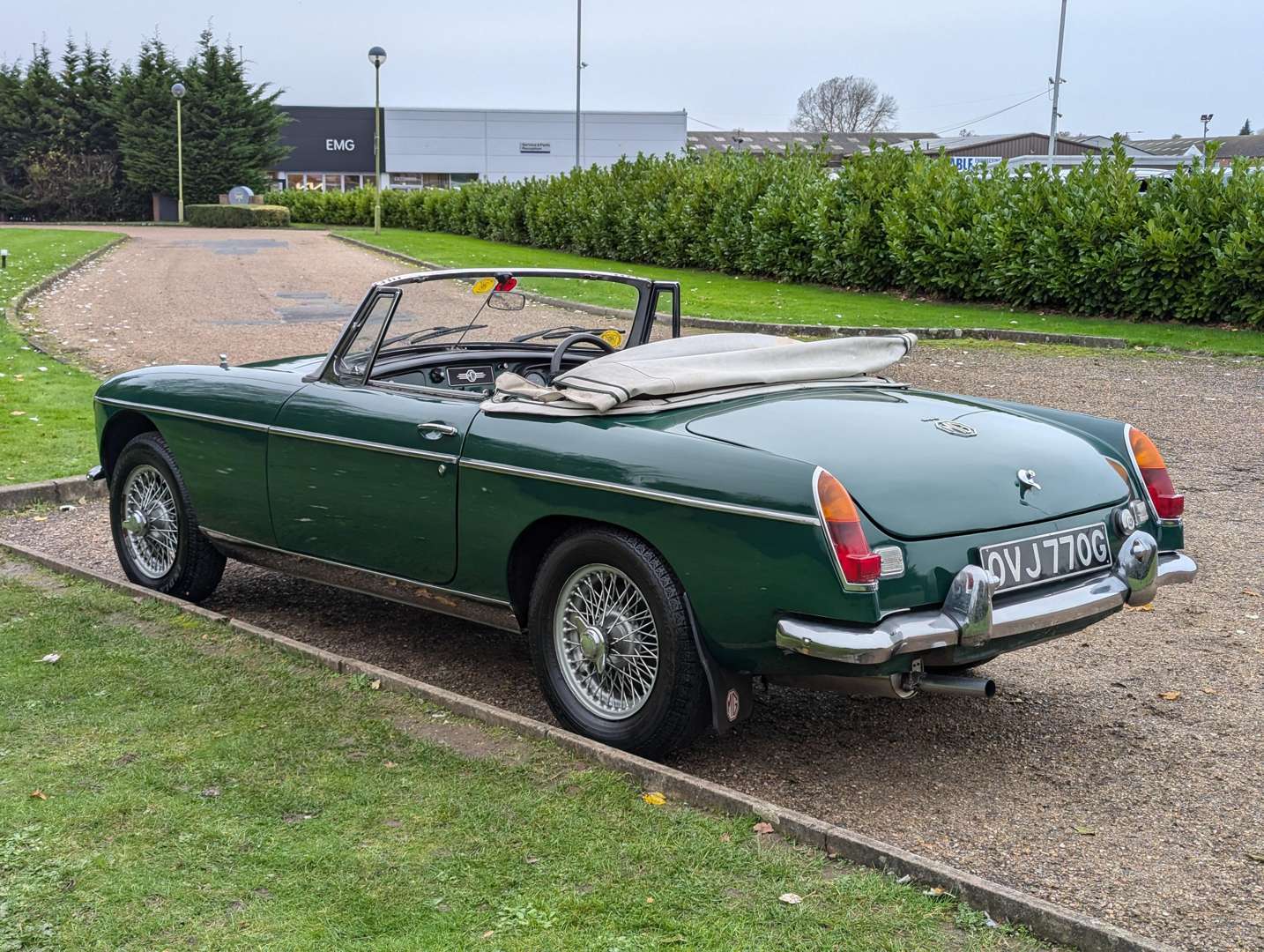 <p>1969 MG B ROADSTER</p>