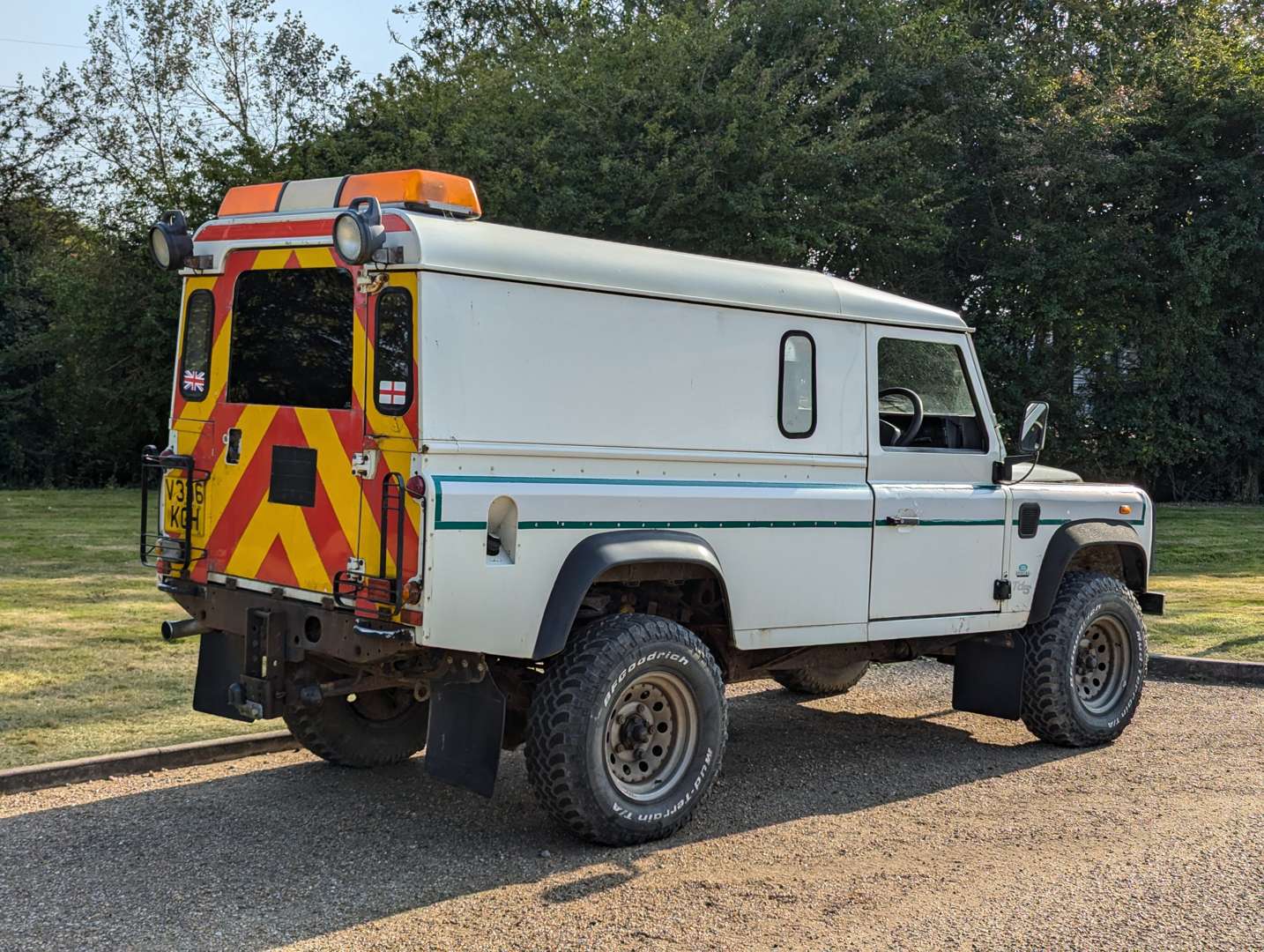 <p>2000 LAND ROVER DEFENDER 110 TD5</p>