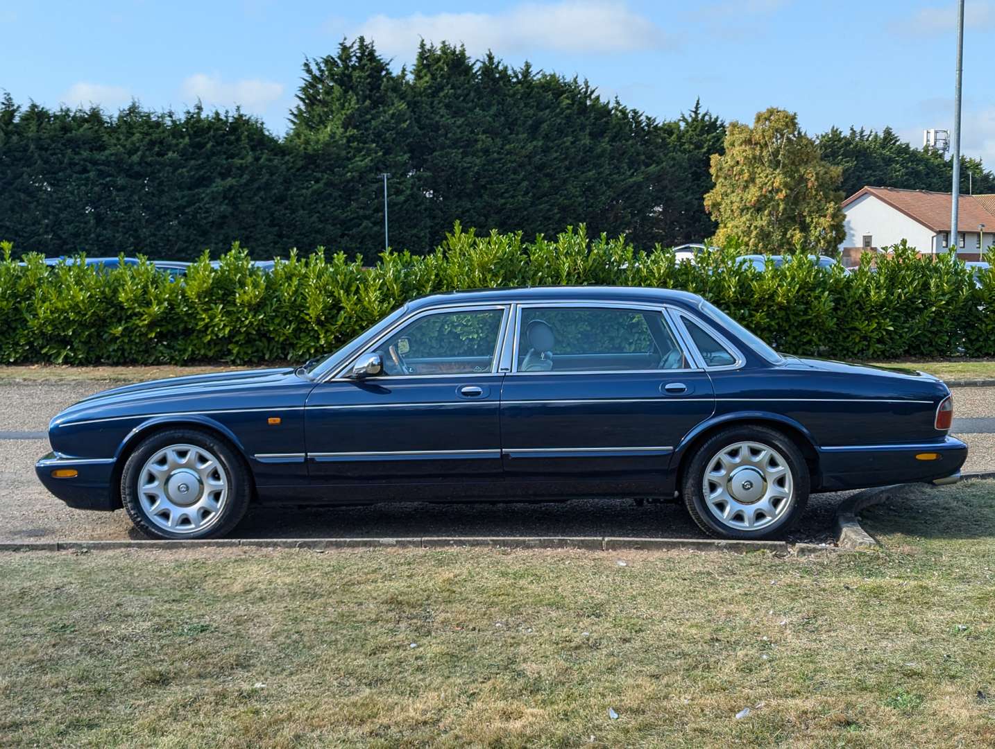 <p>1998 DAIMLER SUPER 4.0 V8 AUTO</p>