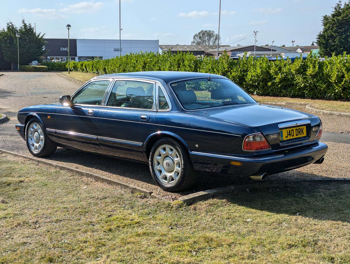 <p>1998 DAIMLER SUPER 4.0 V8 AUTO</p>