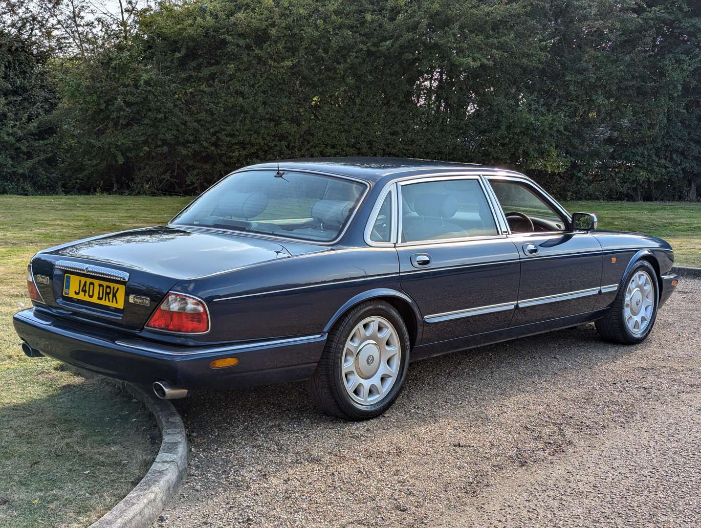 <p>1998 DAIMLER SUPER 4.0 V8 AUTO</p>