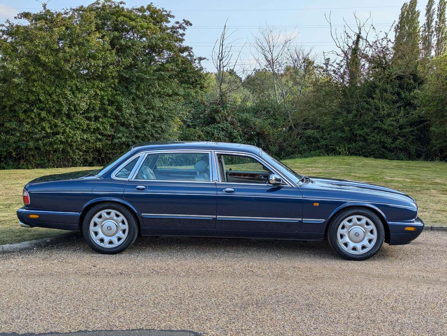 <p>1998 DAIMLER SUPER 4.0 V8 AUTO</p>