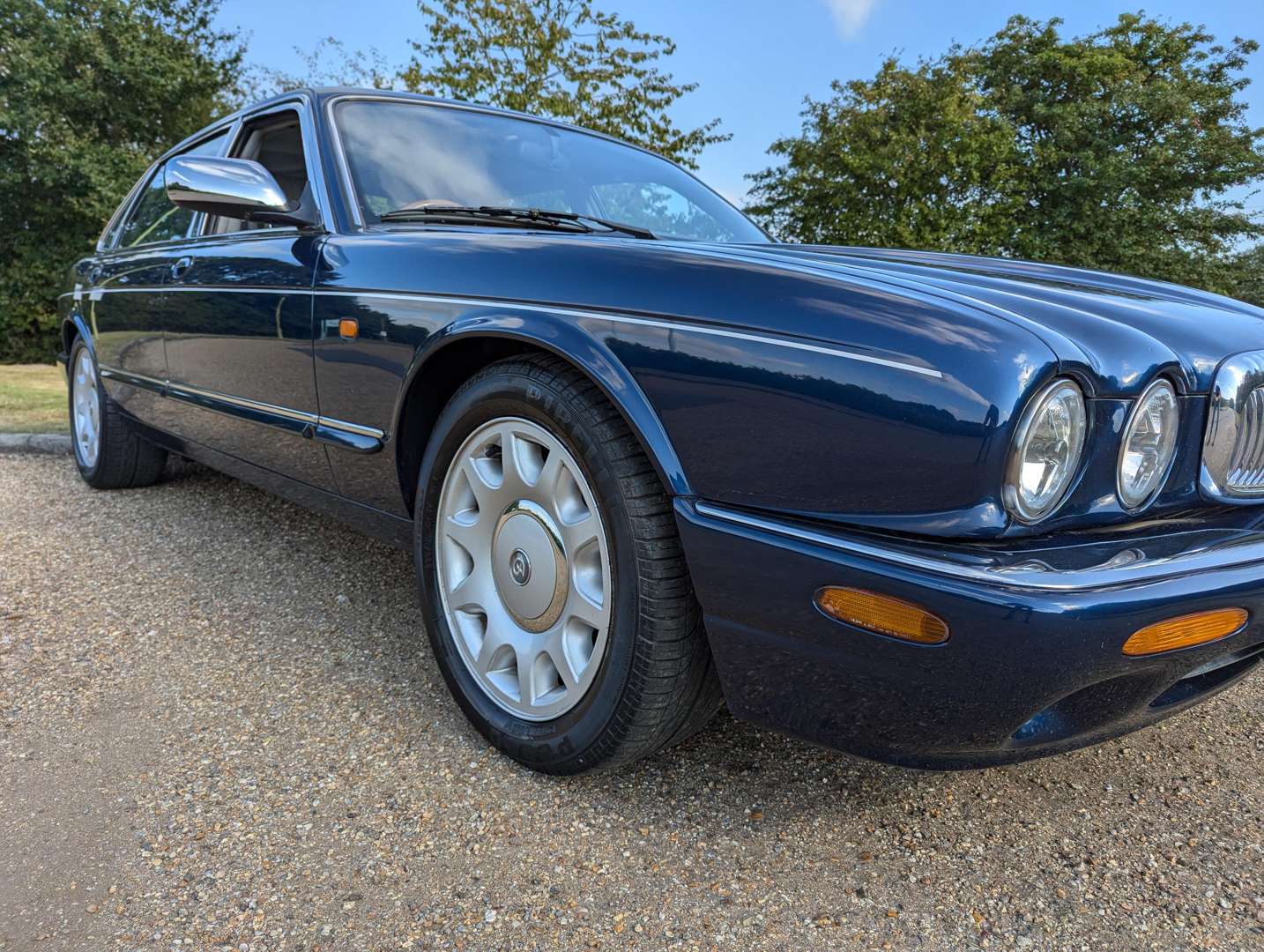 <p>1998 DAIMLER SUPER 4.0 V8 AUTO</p>